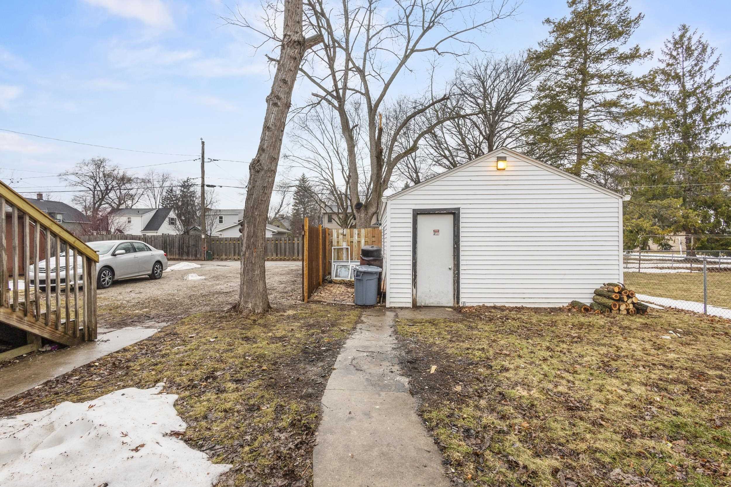 621 N HURON Street