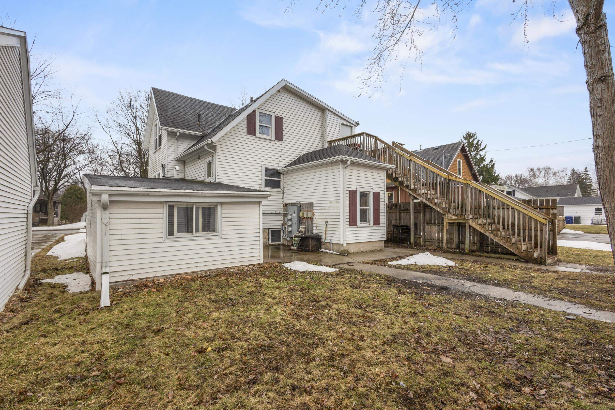 621 N HURON Street