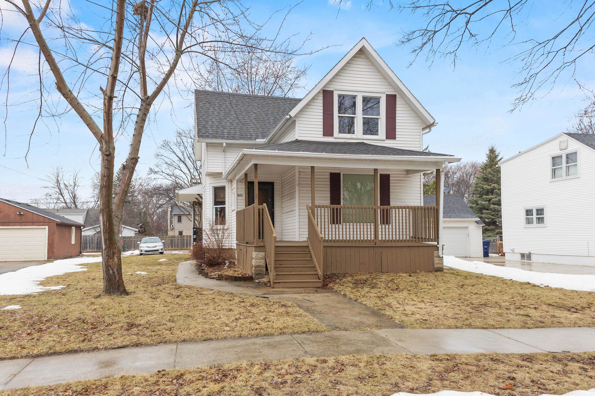 621 N HURON Street