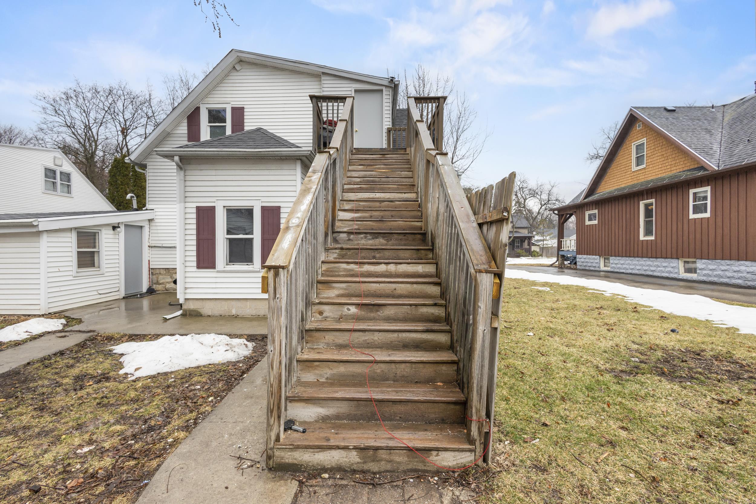621 N HURON Street