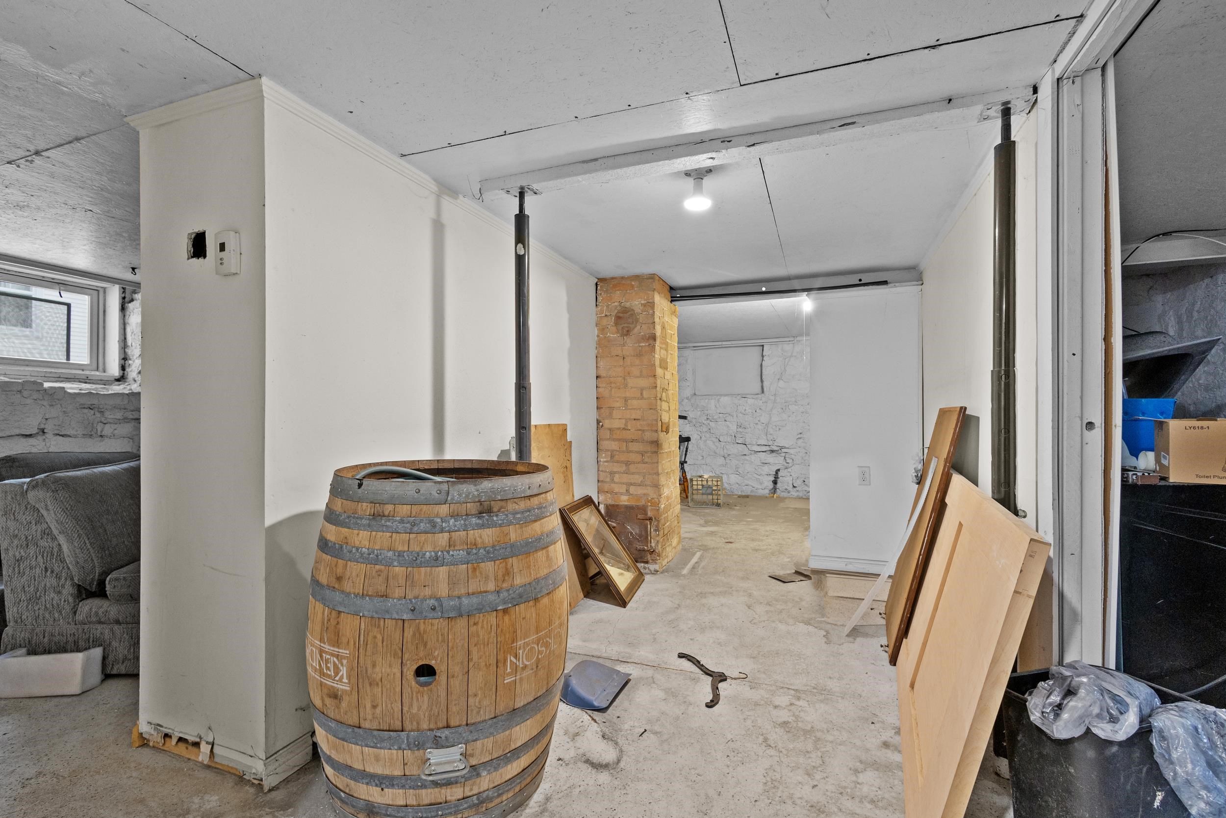 621 N HURON Street