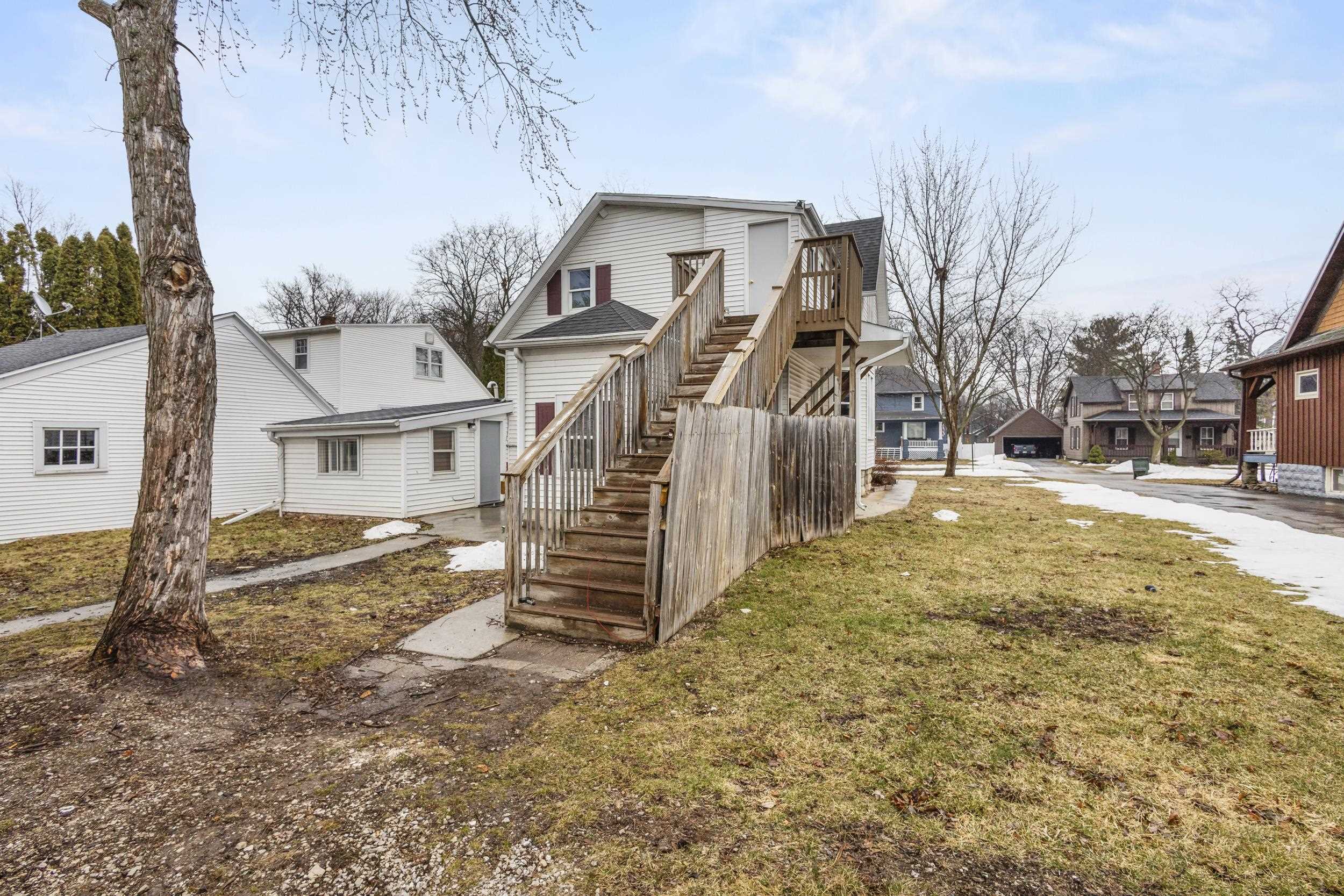 621 N HURON Street