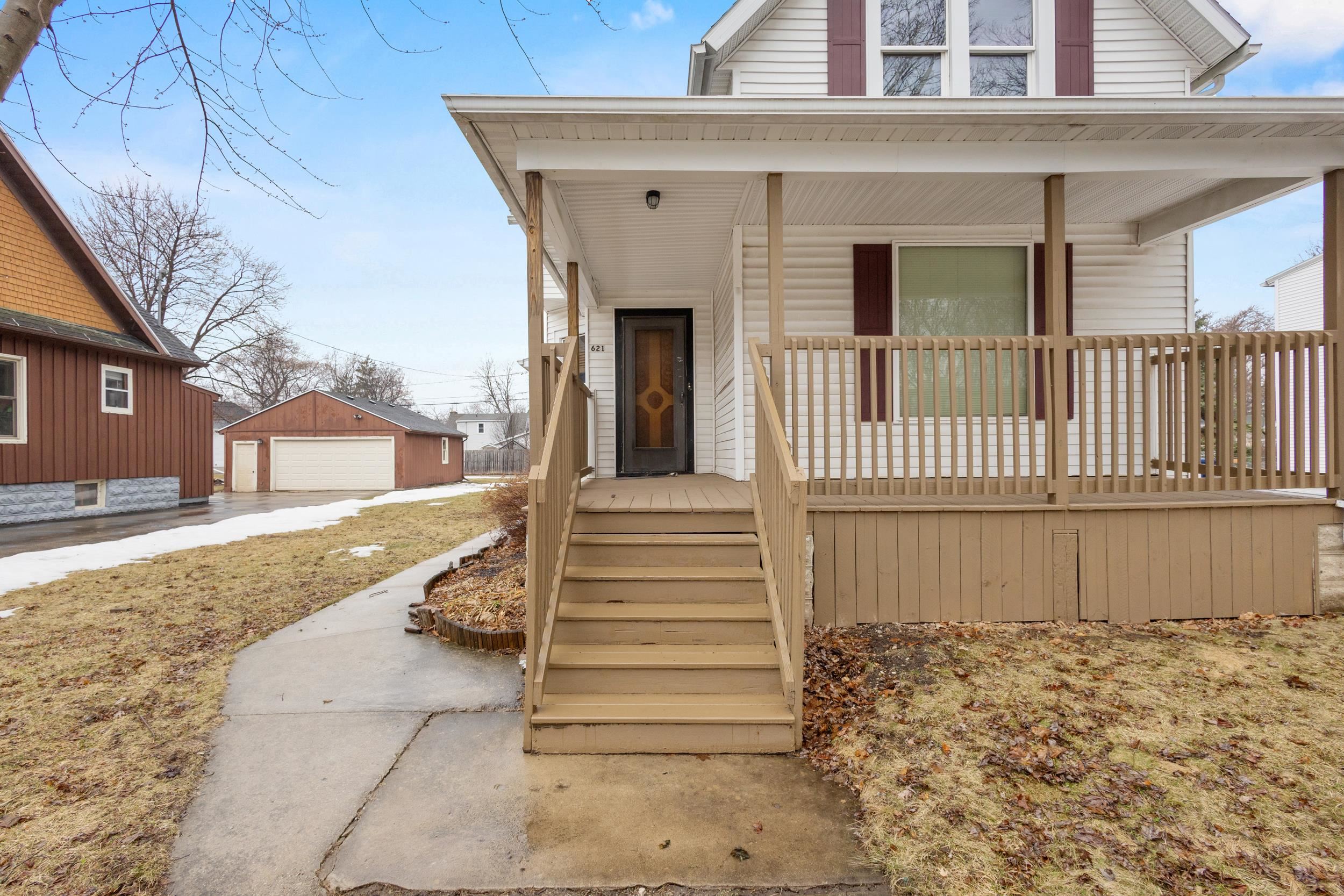 621 N HURON Street