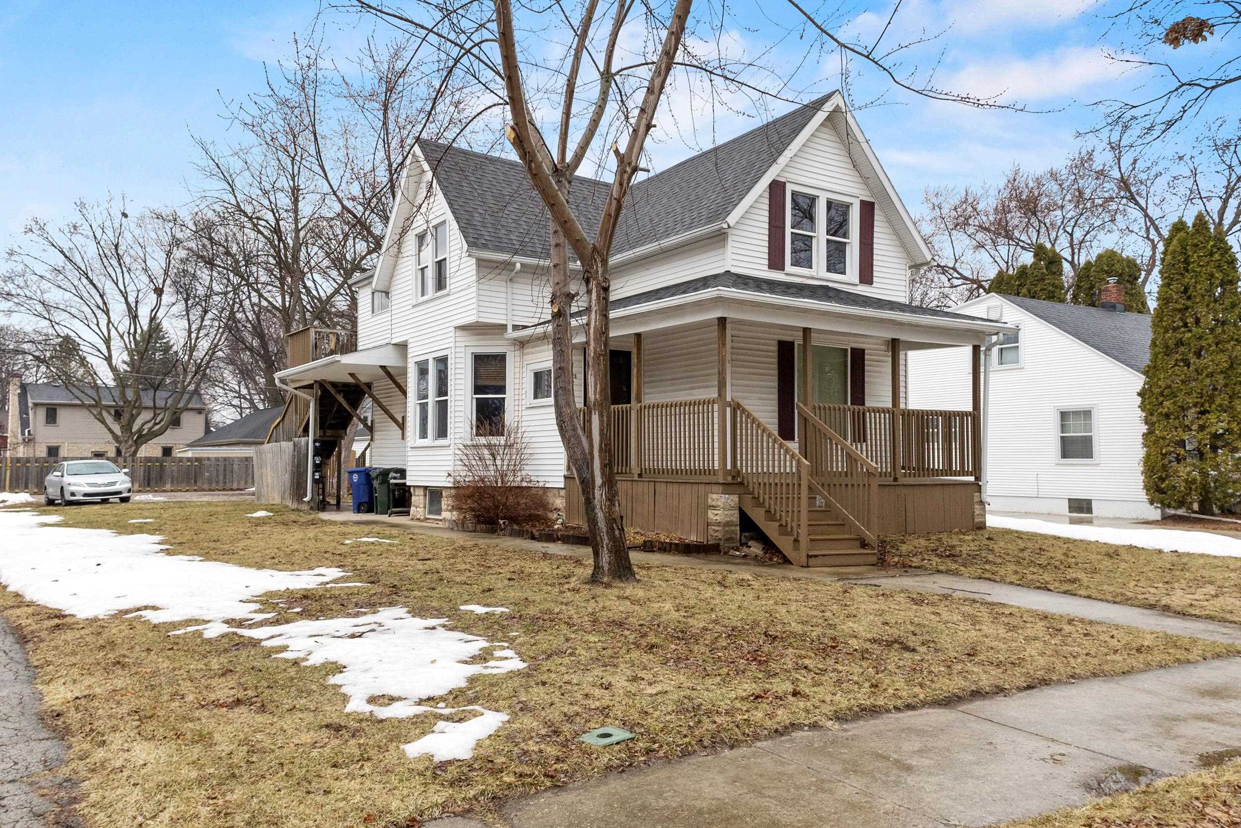 621 N HURON Street