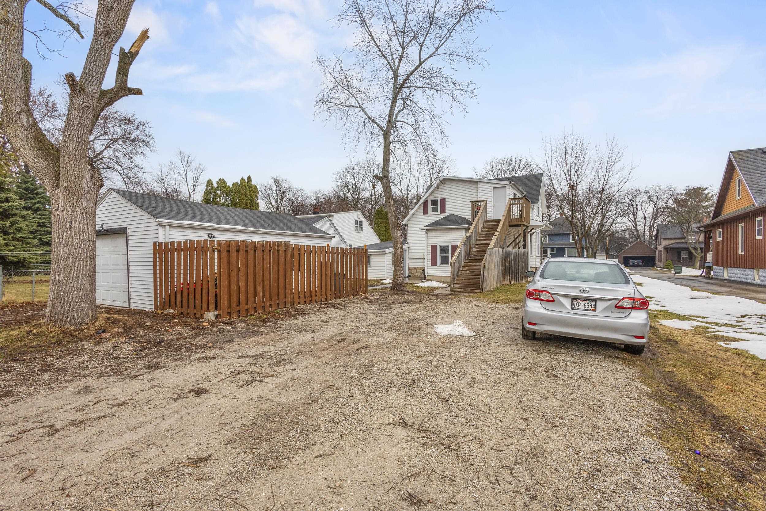 621 N HURON Street