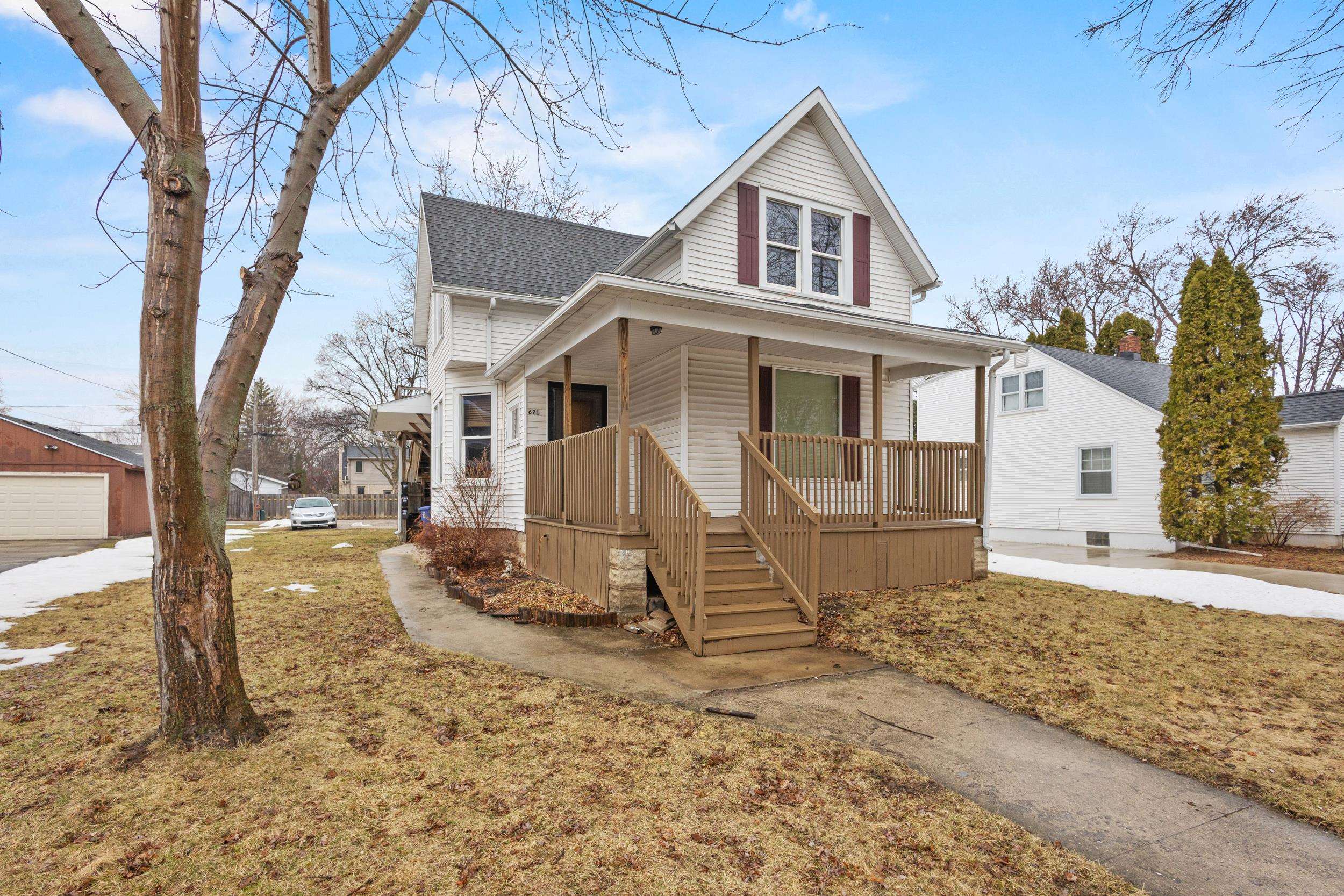 621 N HURON Street