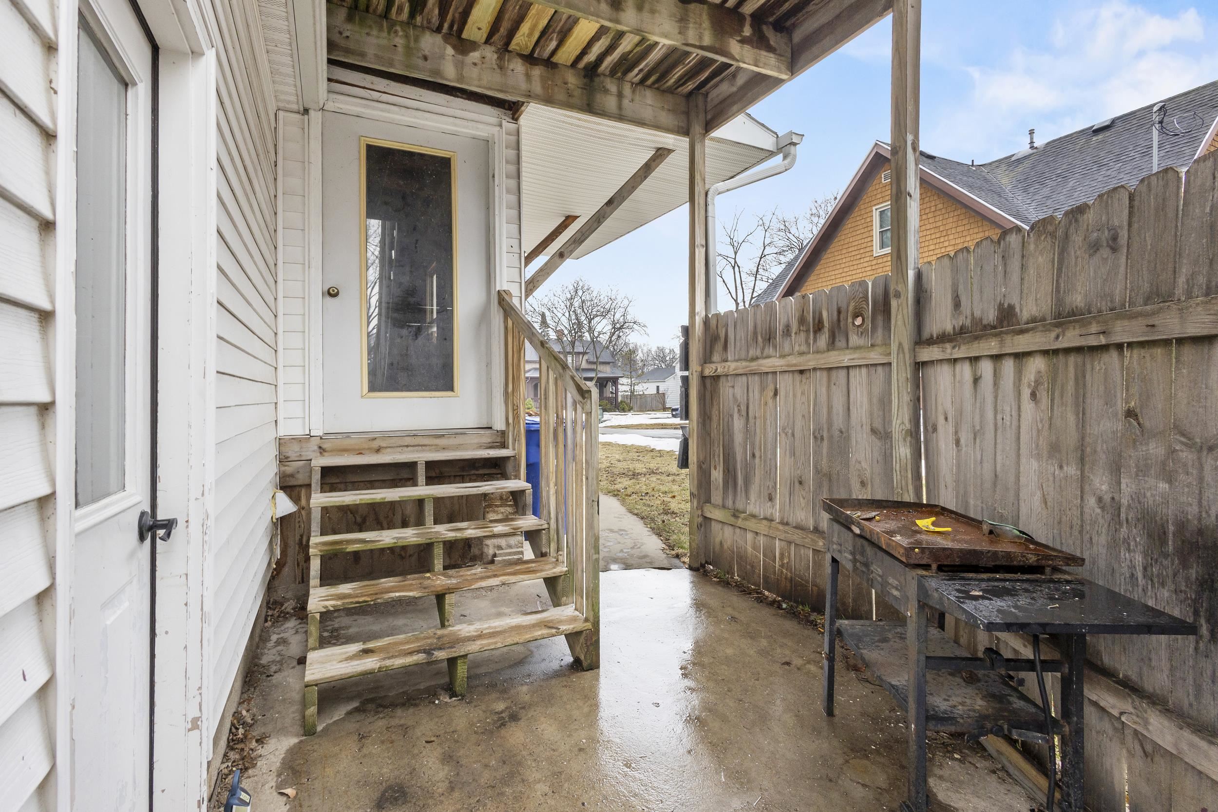 621 N HURON Street