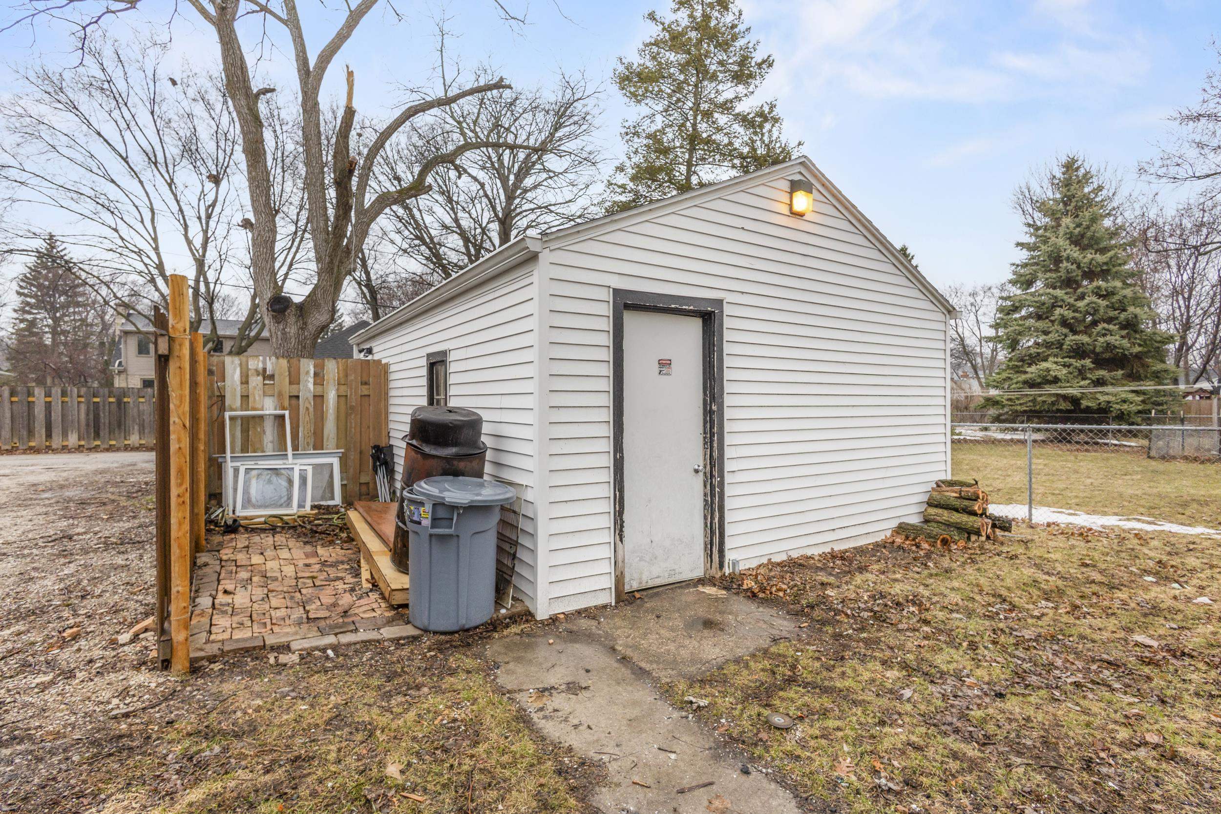 621 N HURON Street