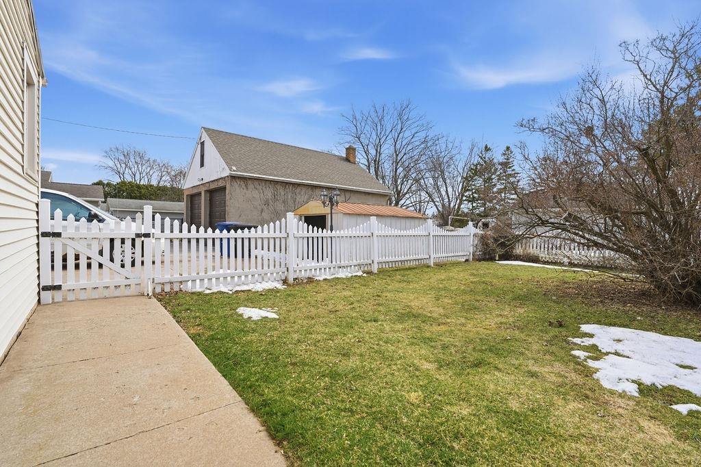 353 W 18TH Avenue