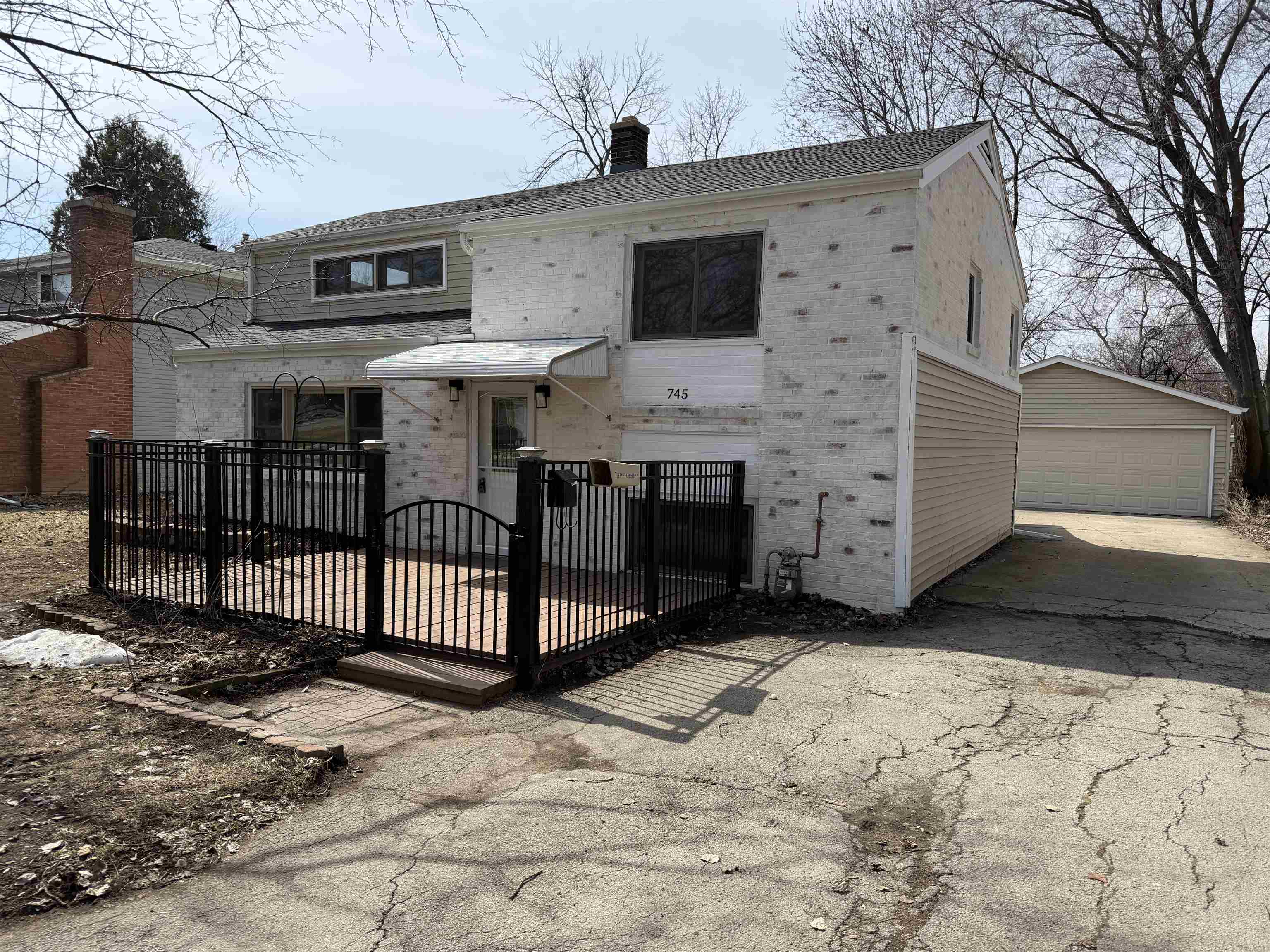 745 CARVER Lane