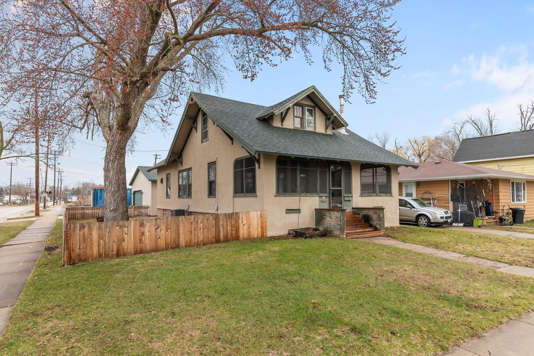 1354 W 2ND Street