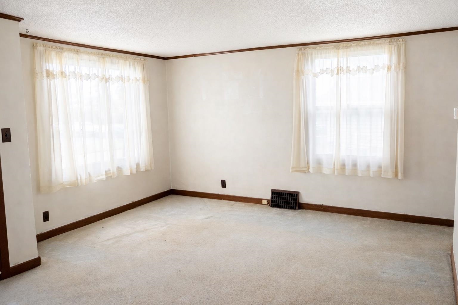 109 E 11TH Street