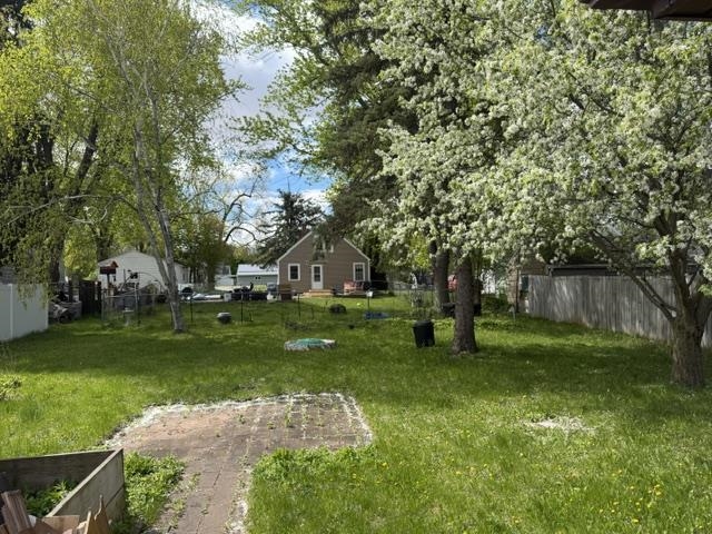 109 E 11TH Street