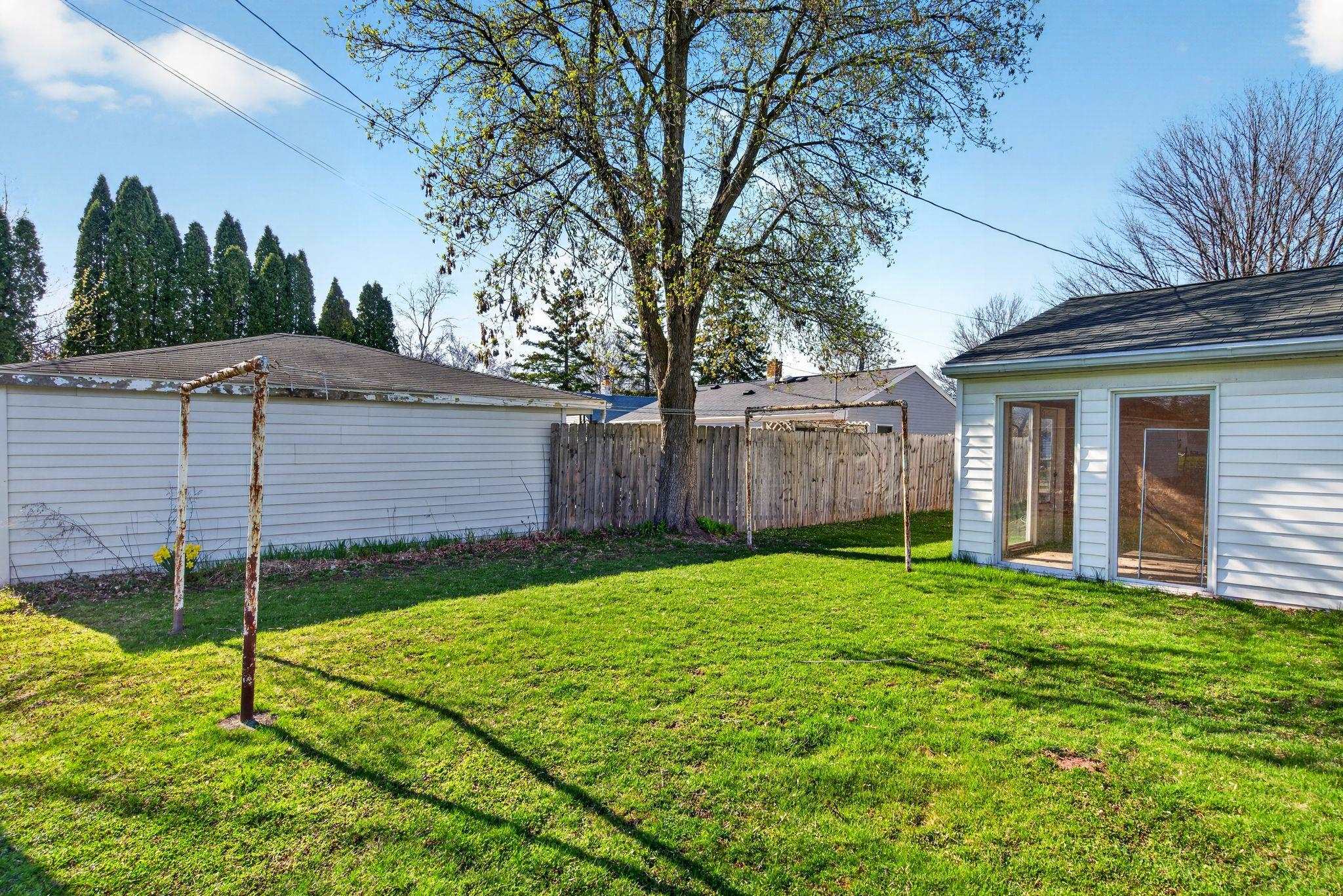 431 E COOLIDGE Avenue