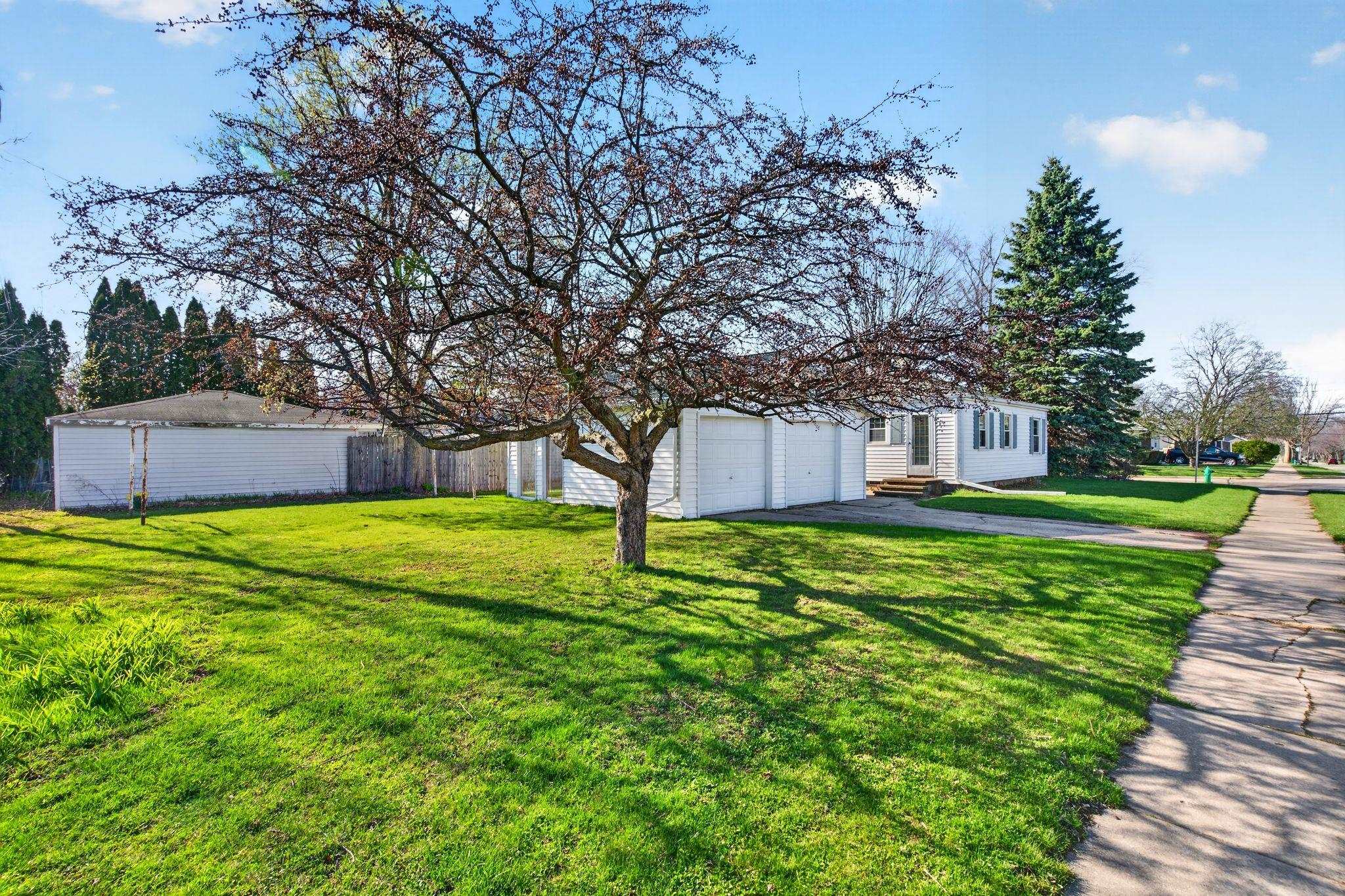 431 E COOLIDGE Avenue