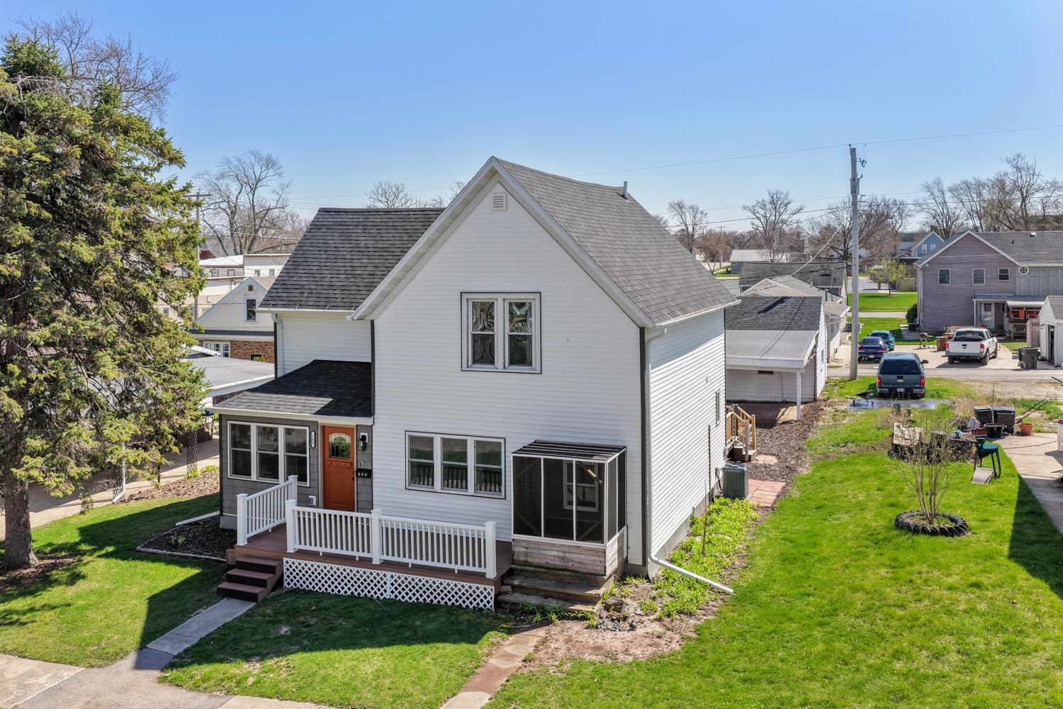 105 W 6TH Street