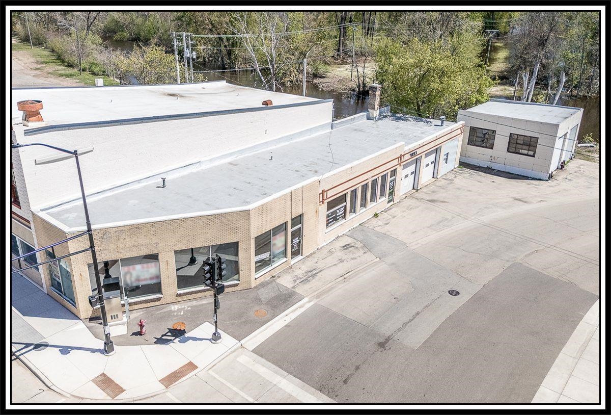 200 N PEARL Street