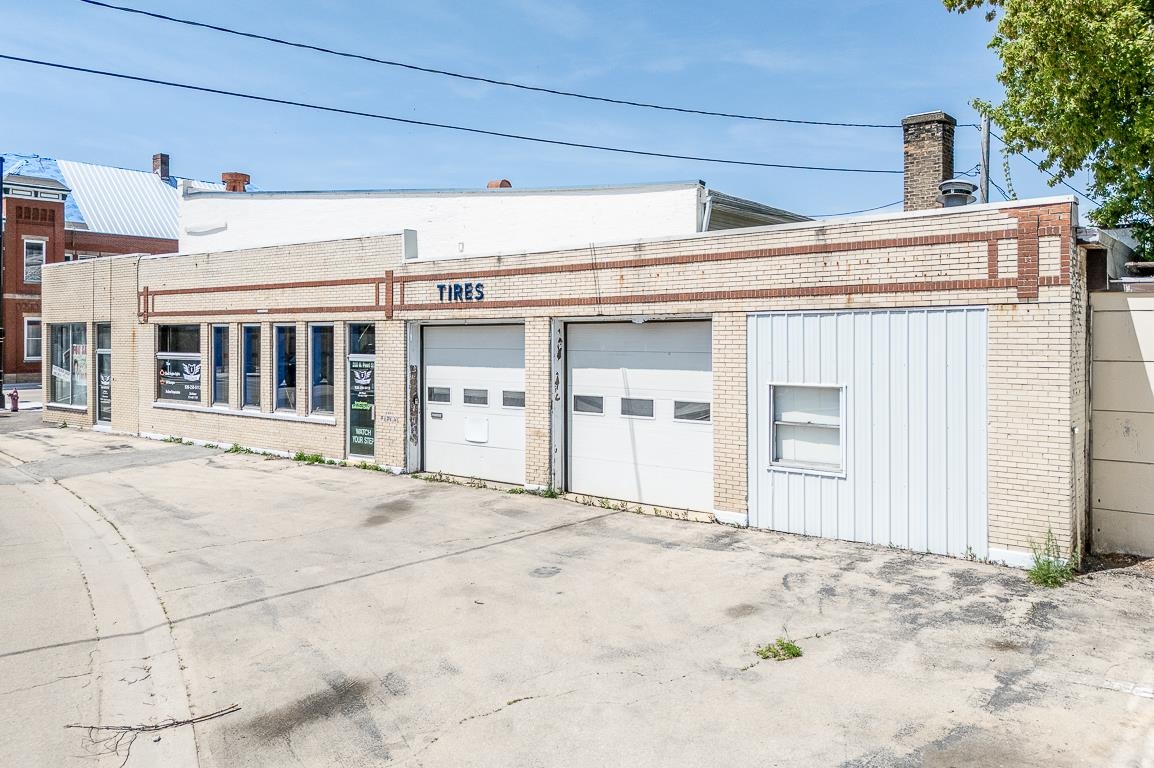 200 N PEARL Street