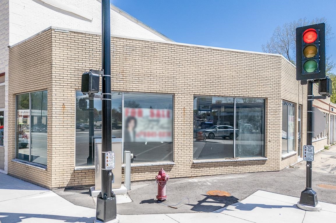 200 N PEARL Street