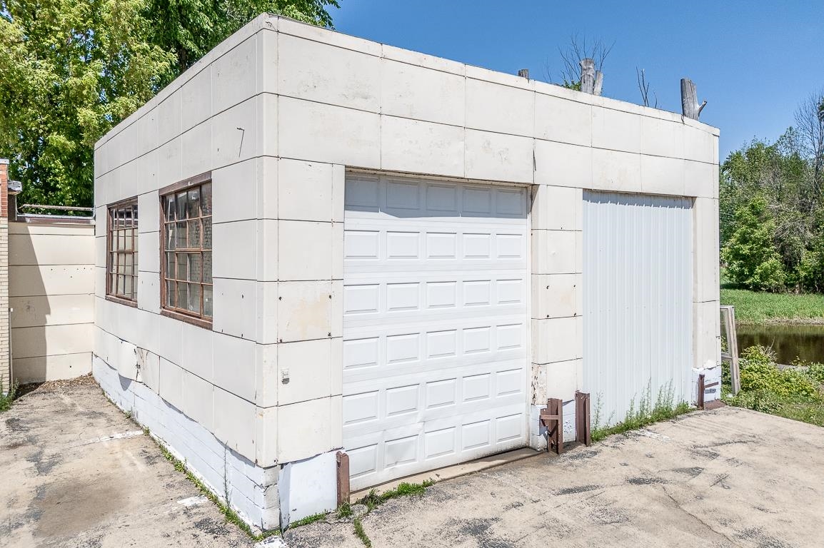 200 N PEARL Street