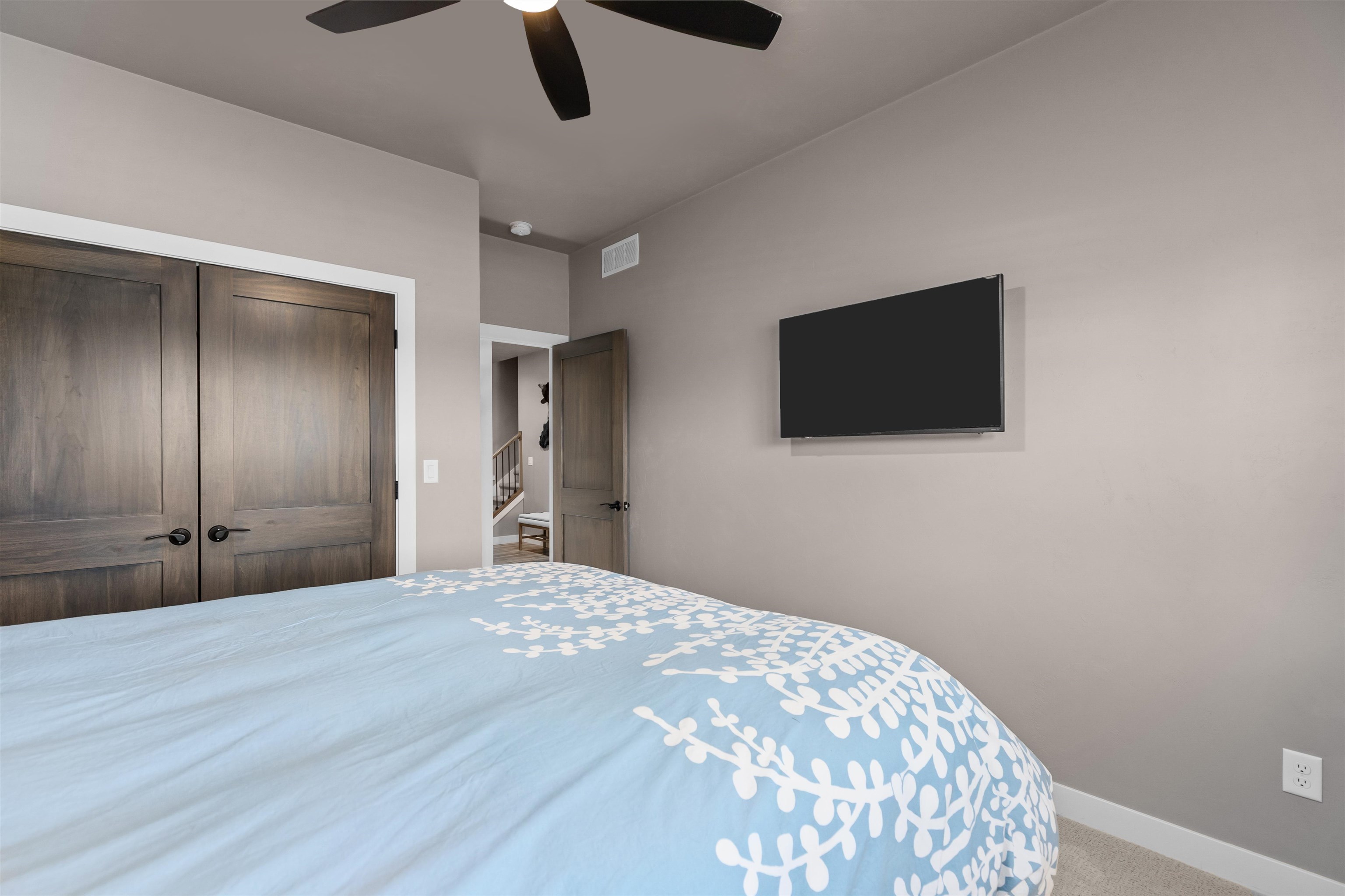 W881 SUMMIT Court
