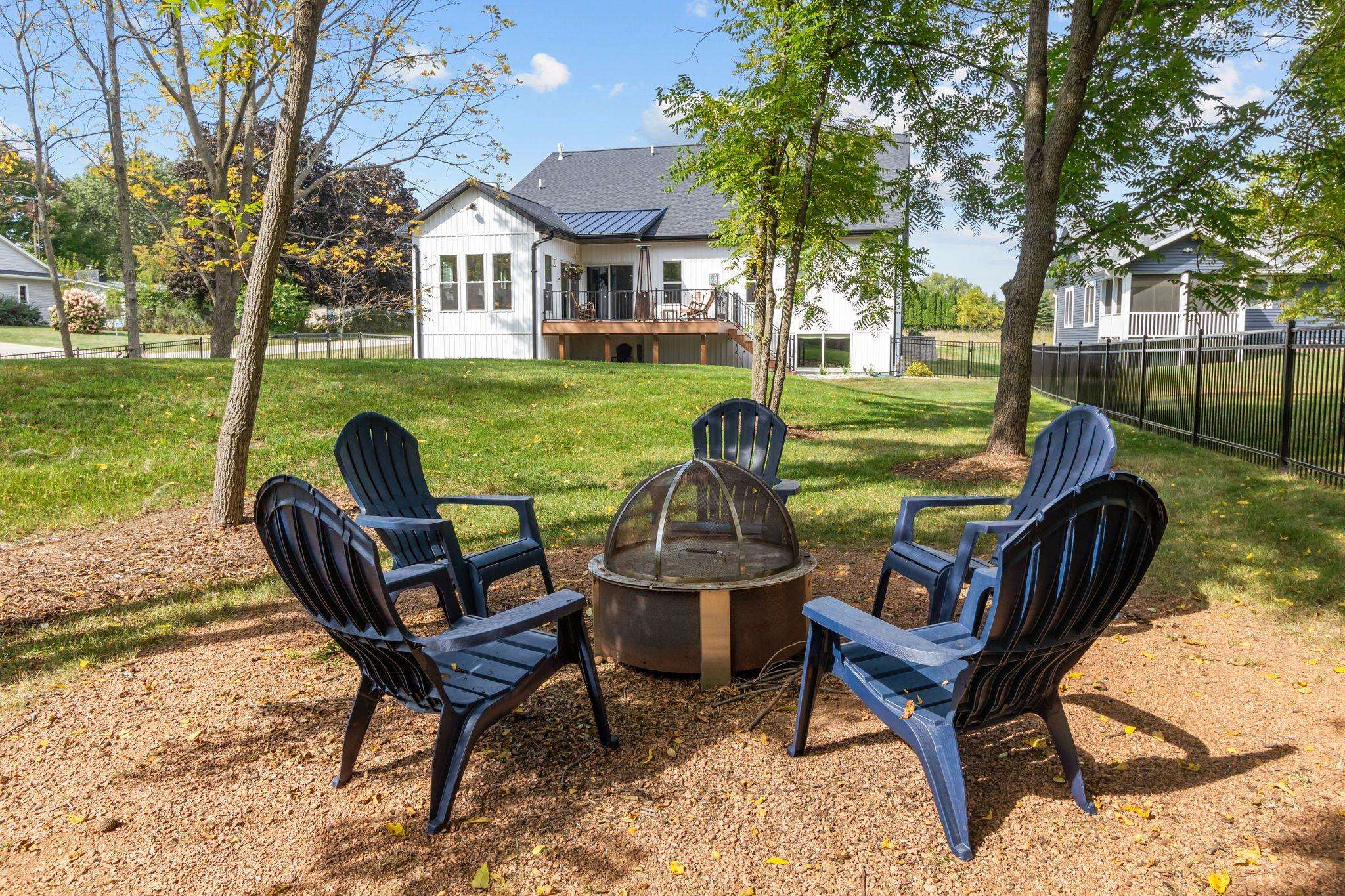 W881 SUMMIT Court