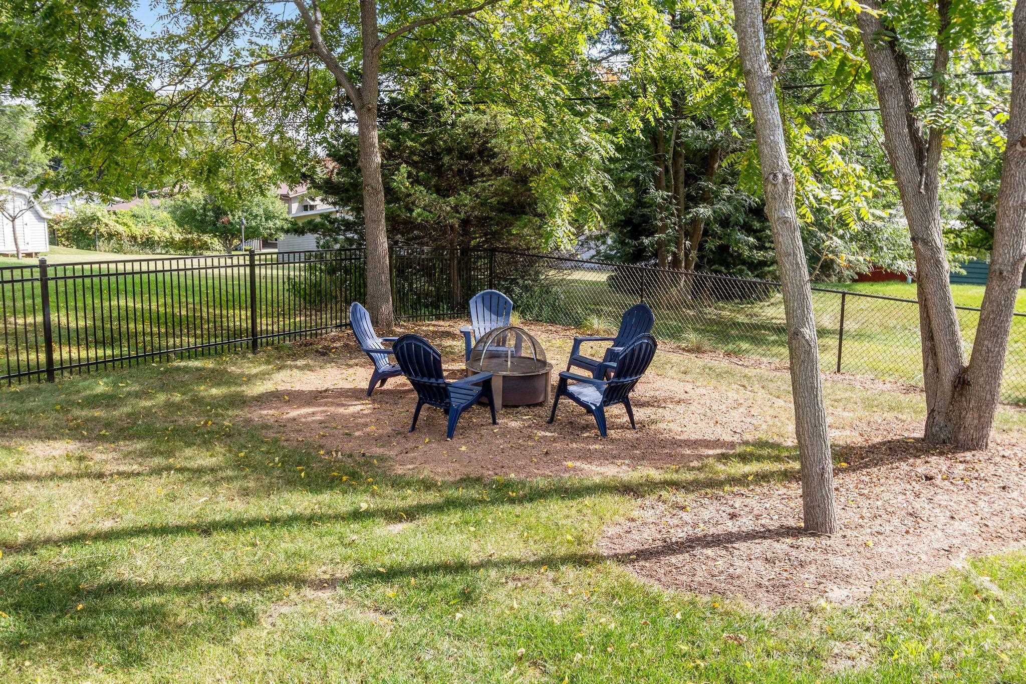 W881 SUMMIT Court