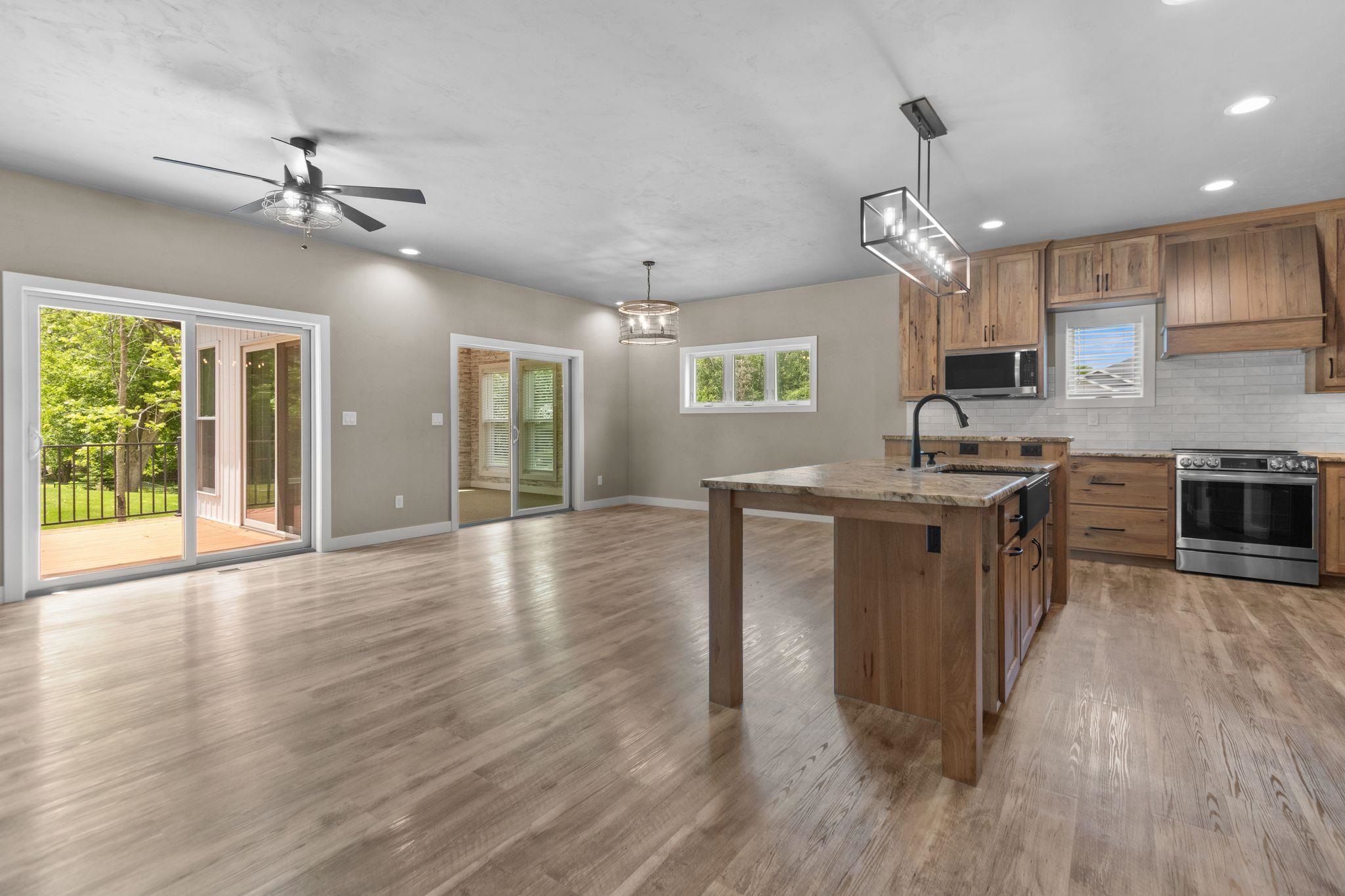W881 SUMMIT Court