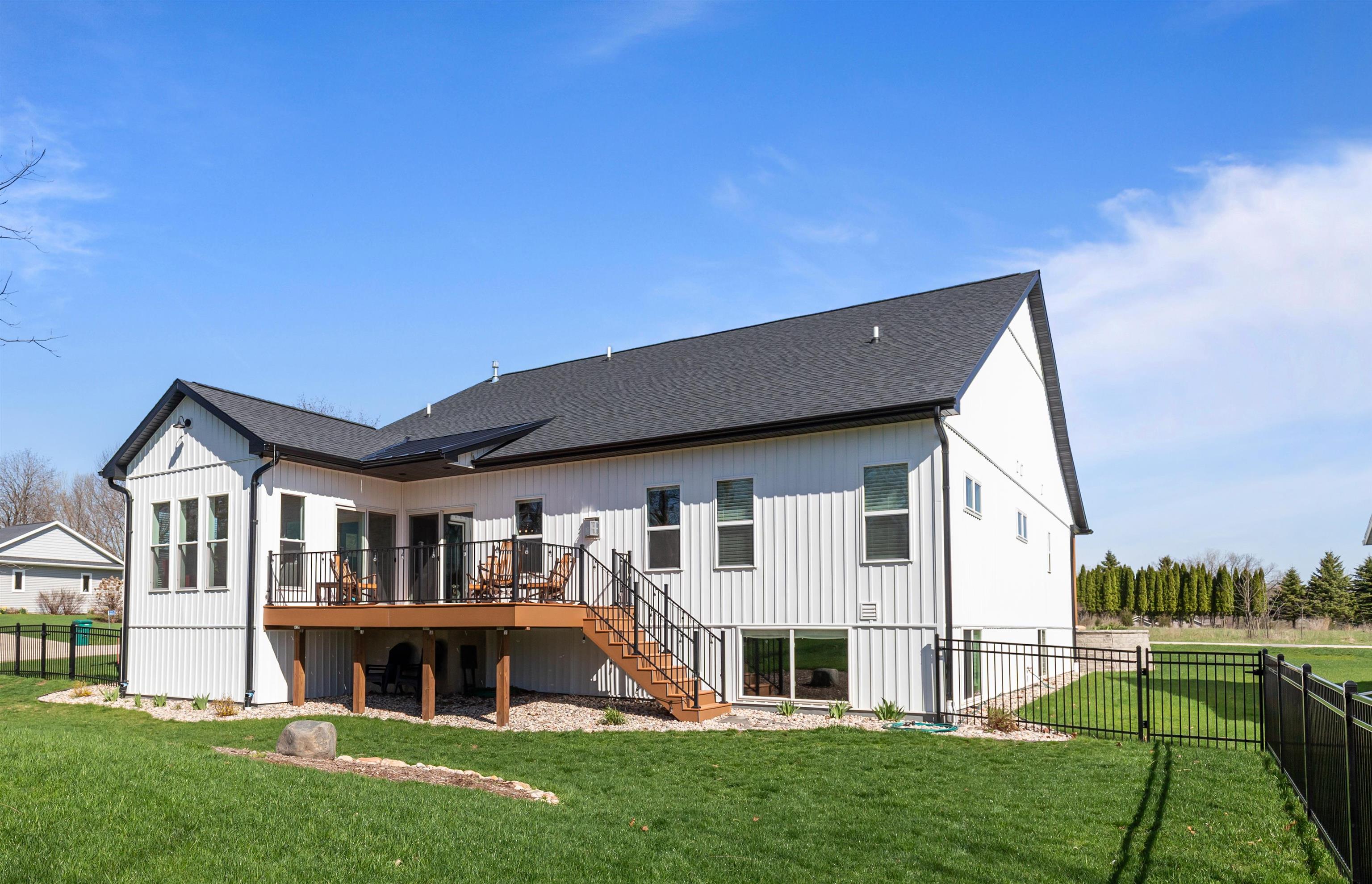 W881 SUMMIT Court