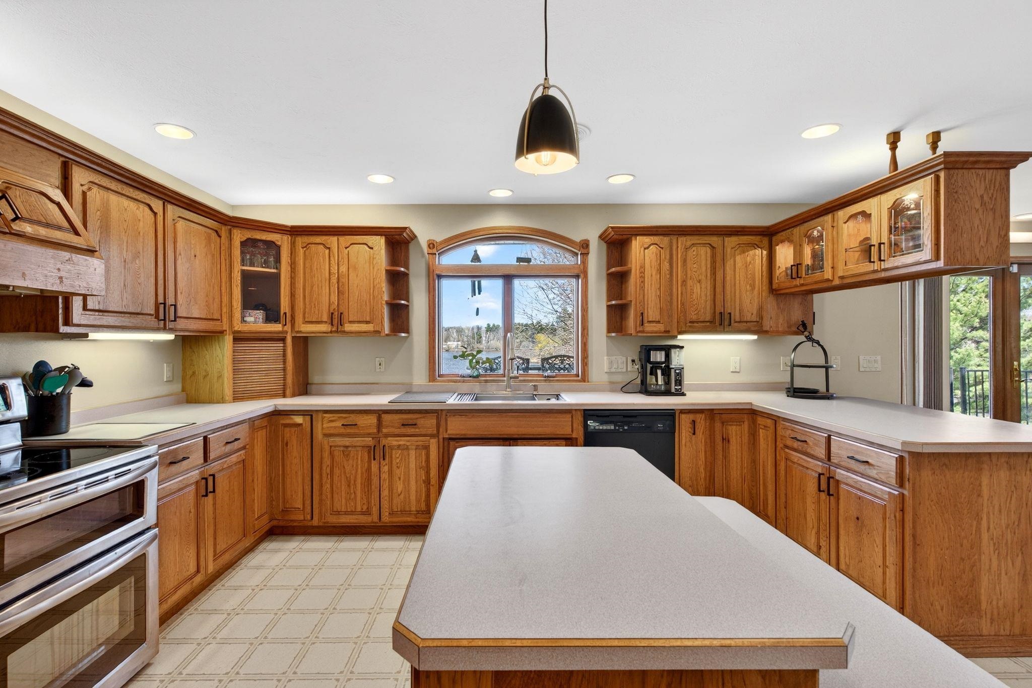 76 SHORE Drive