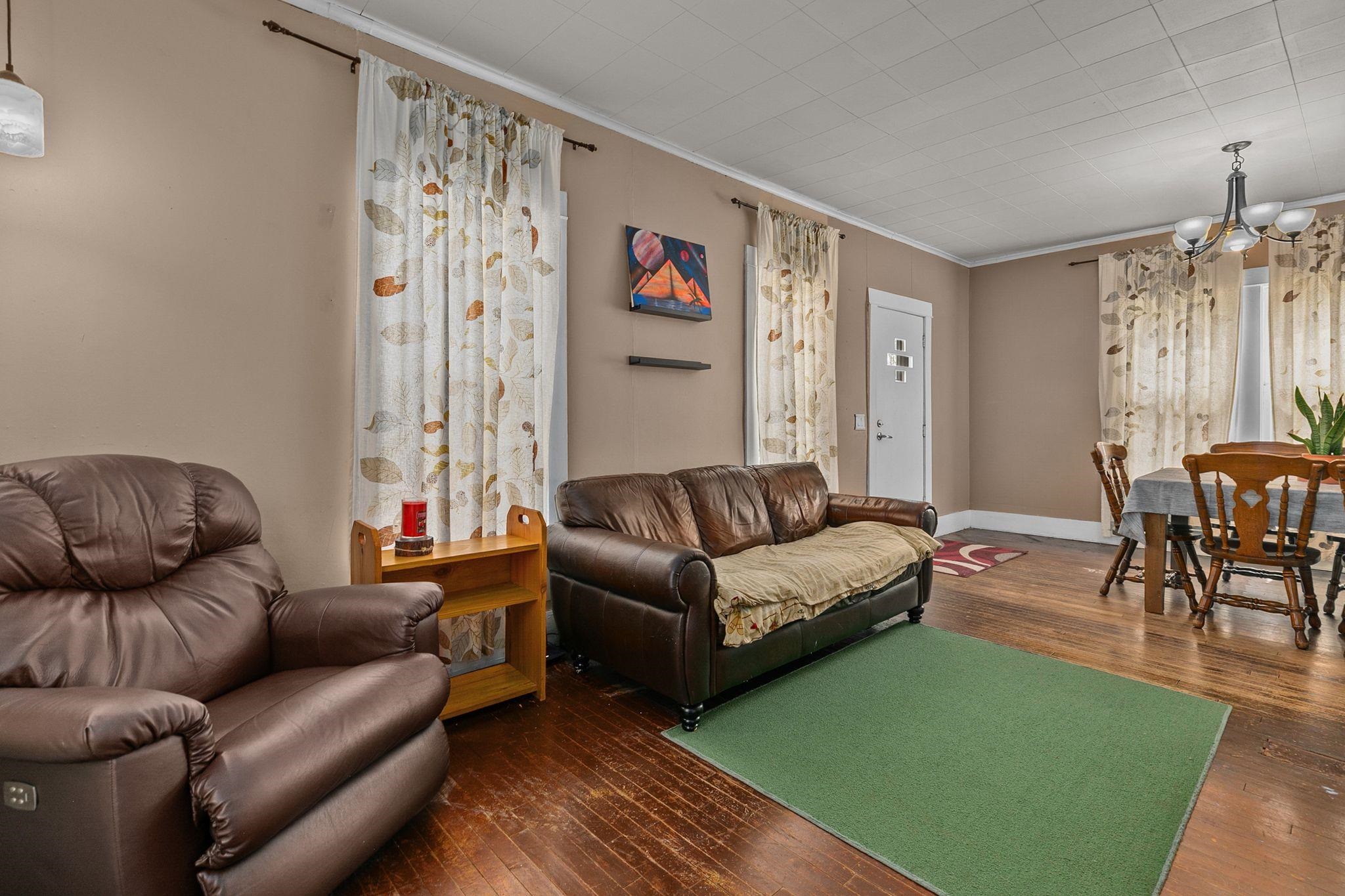 1401 WALNUT Street