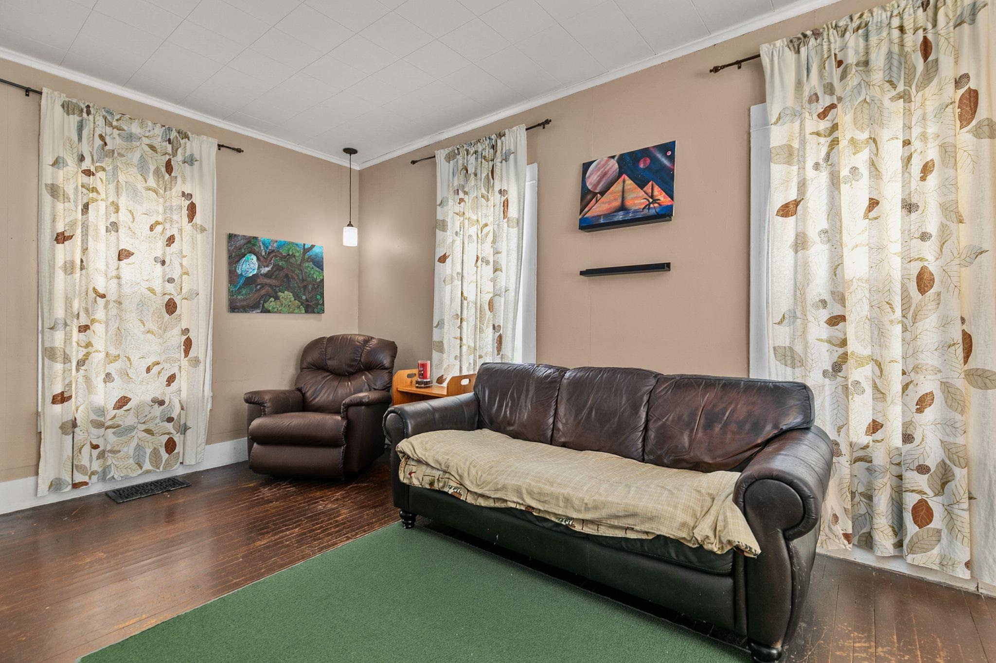 1401 WALNUT Street