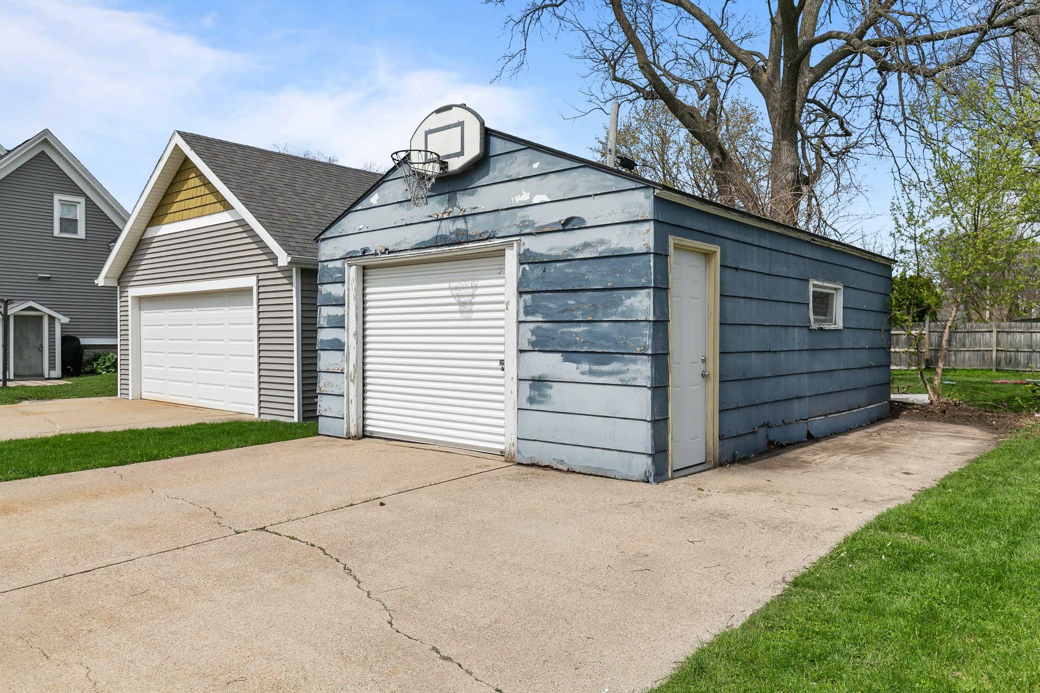 1401 WALNUT Street