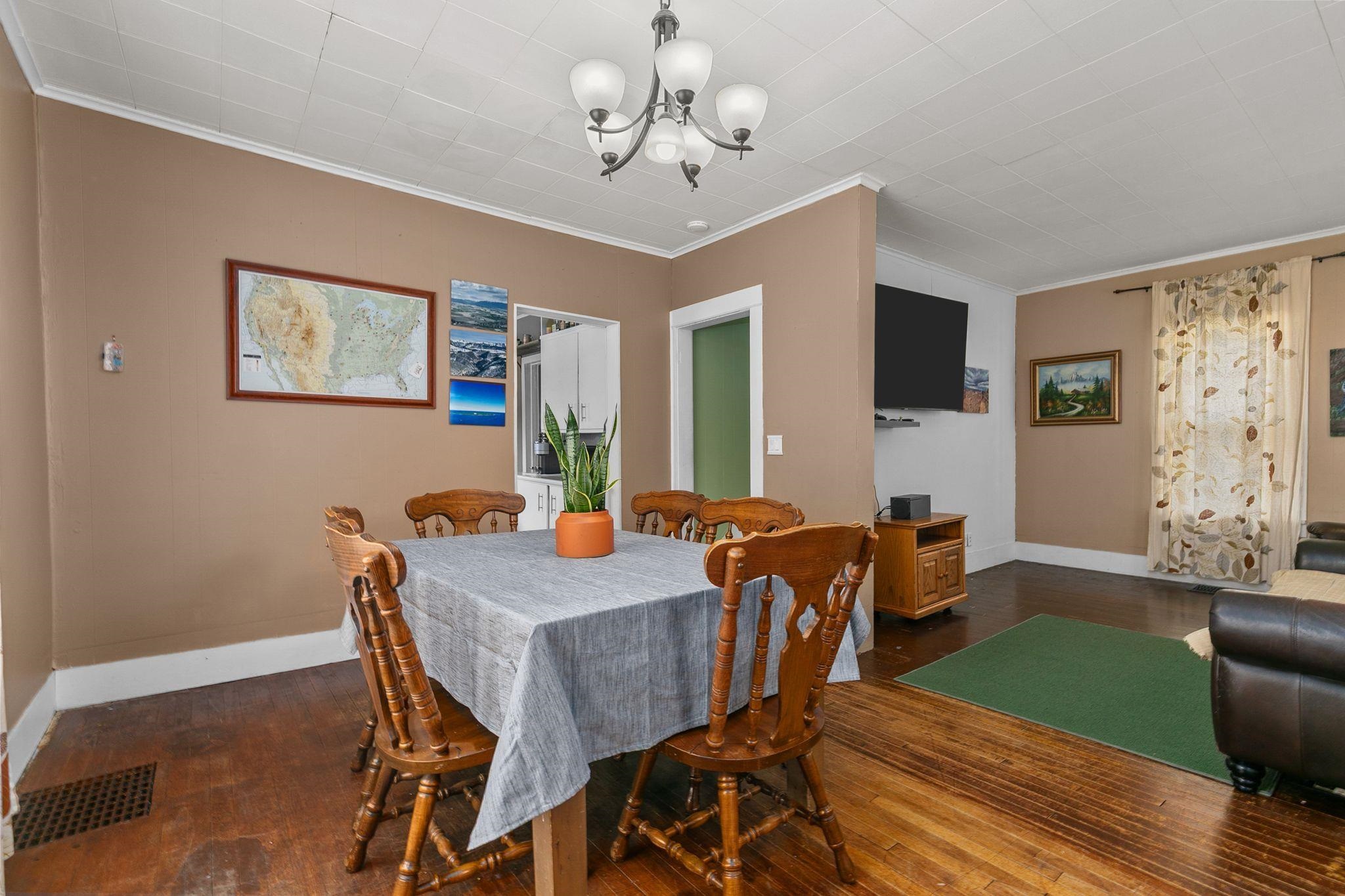 1401 WALNUT Street