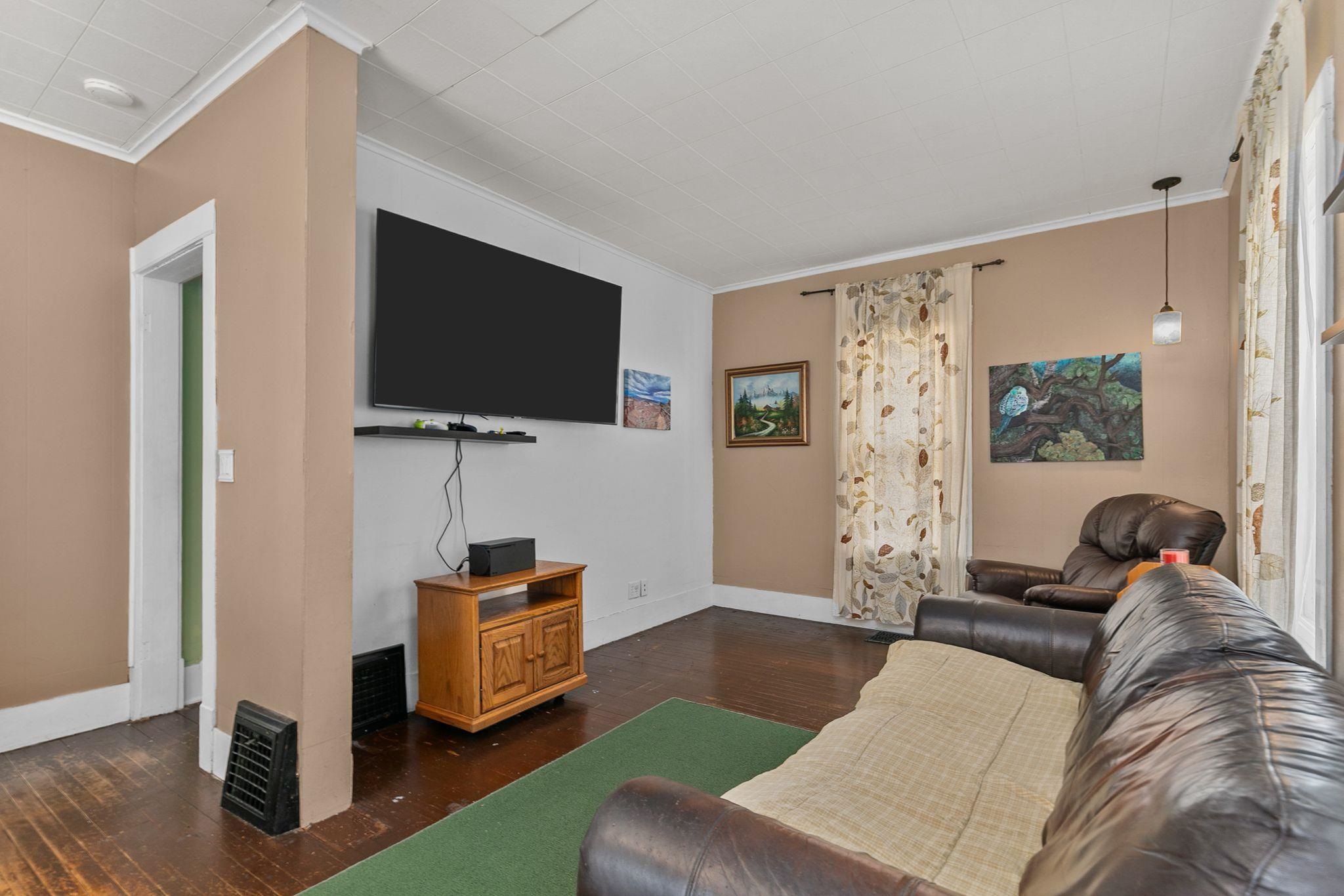 1401 WALNUT Street