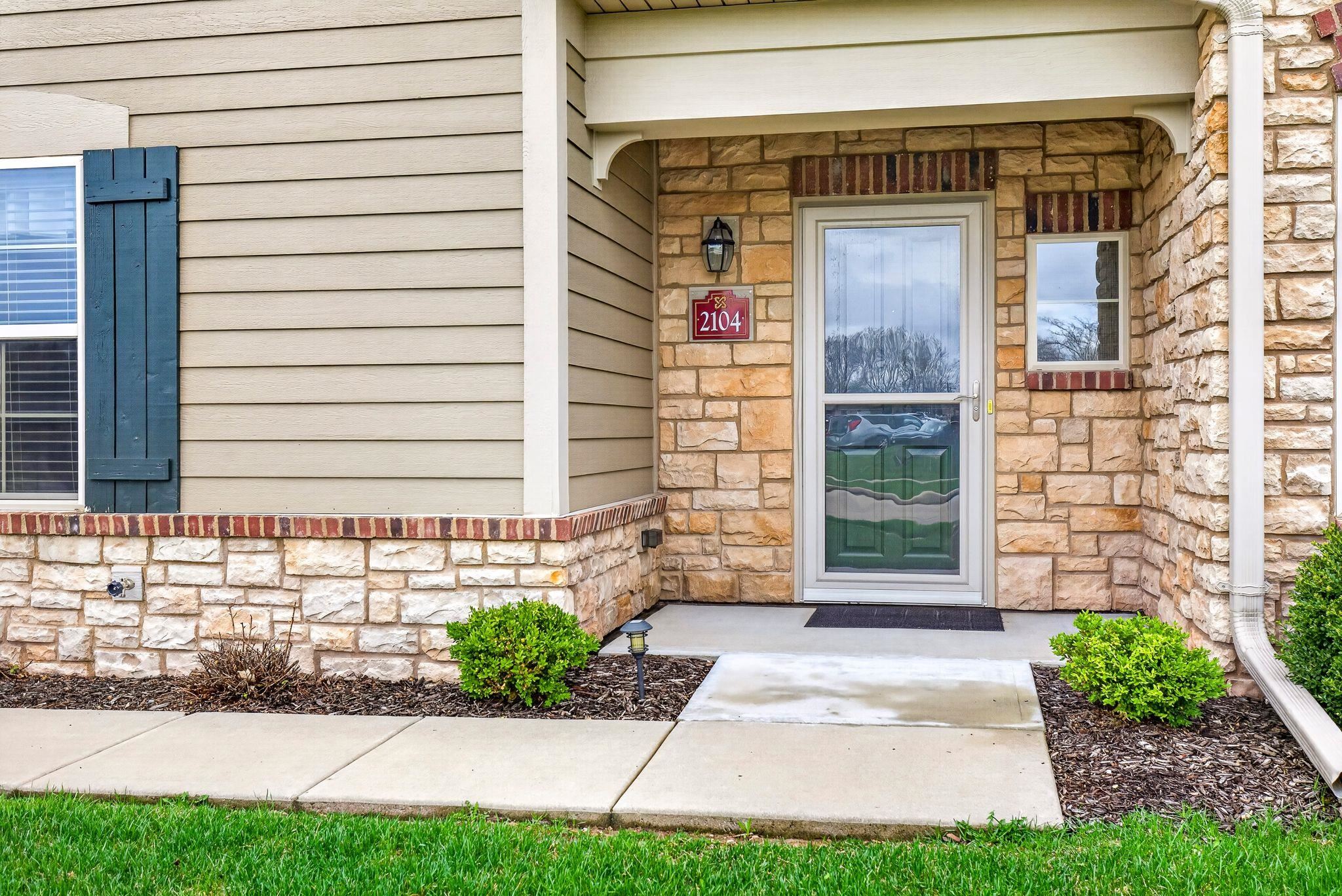 2104 E MILESTONE Drive