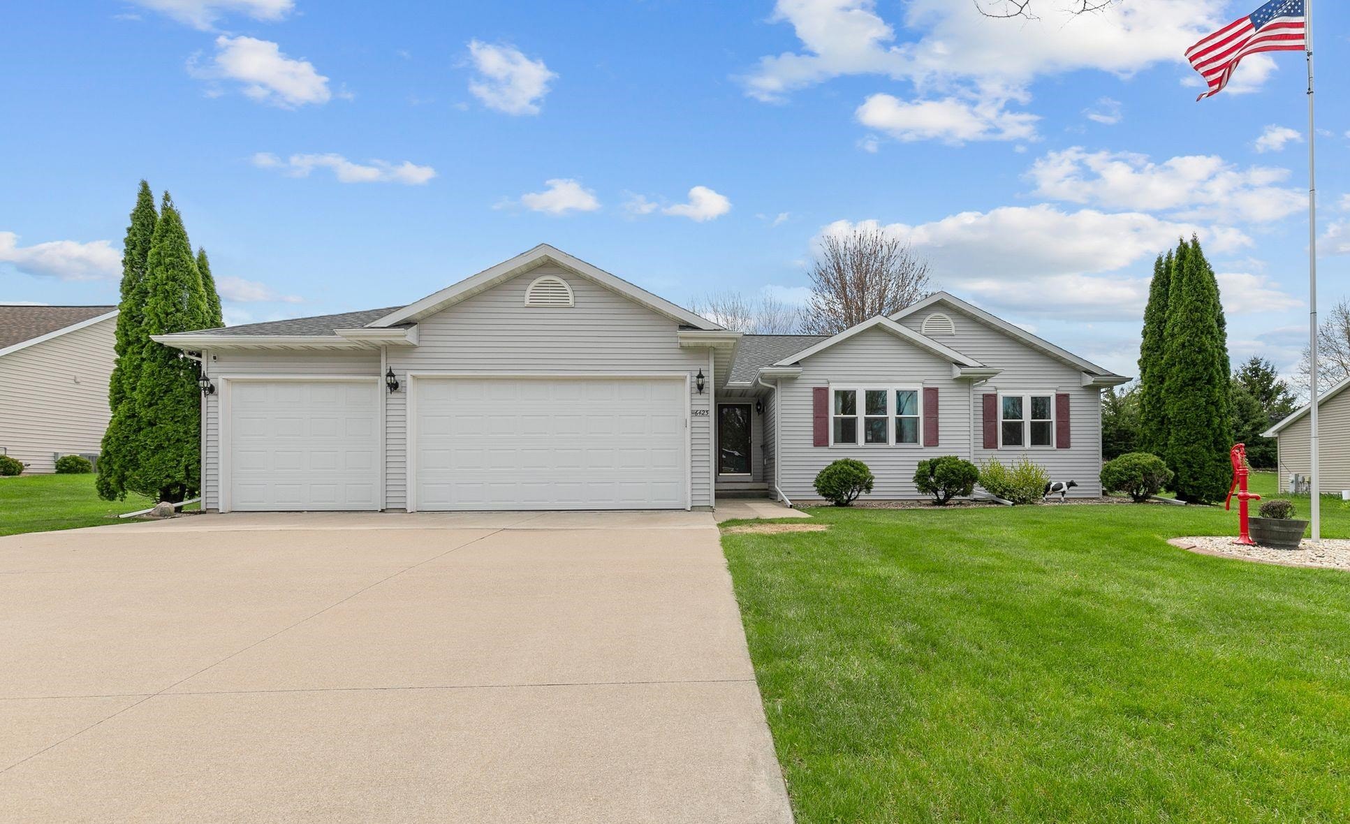 W6423 BOONESBOROUGH Drive