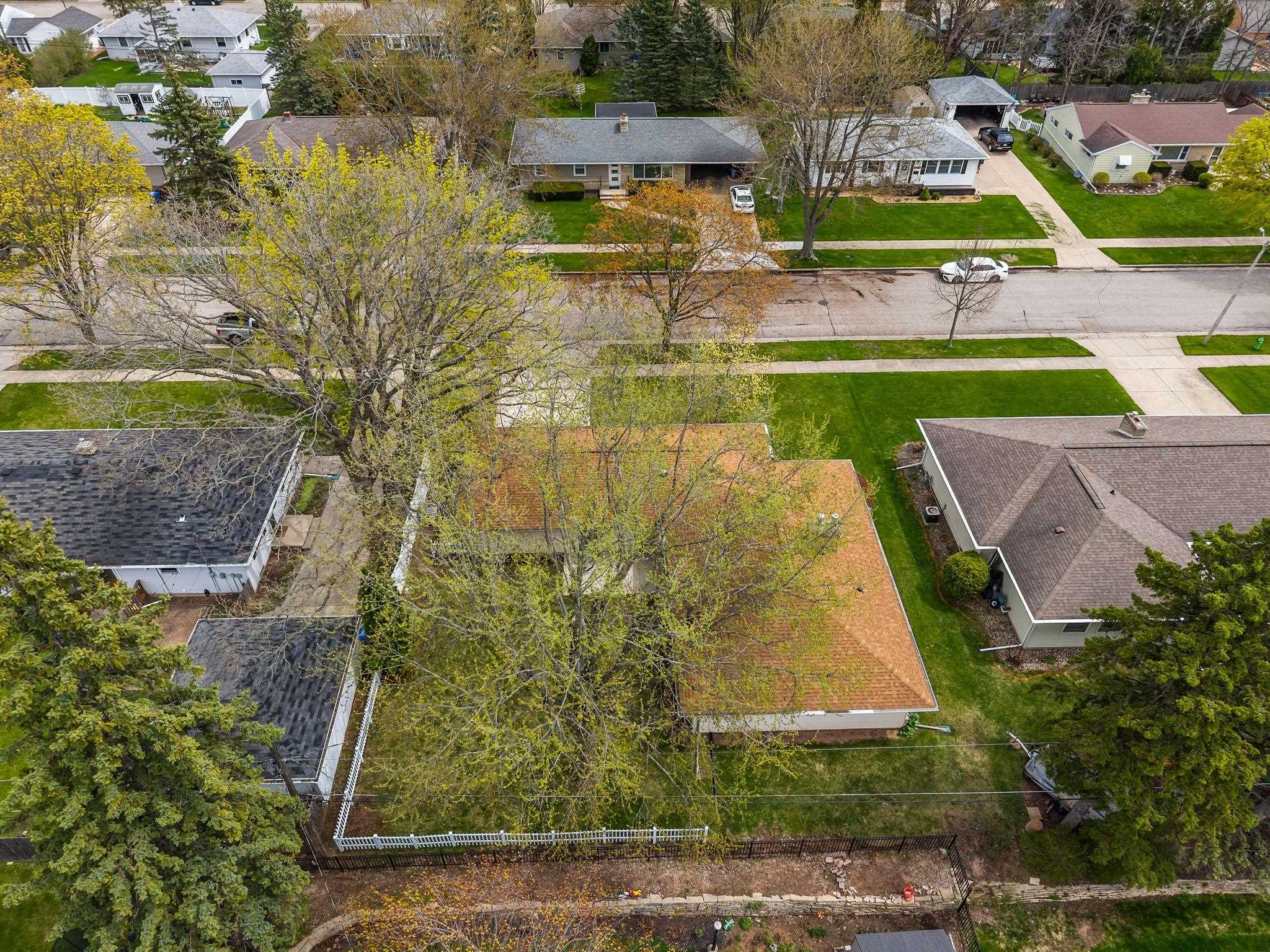 1611 N NICHOLAS Street