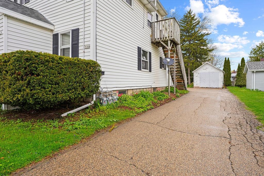 318 STERLING Avenue