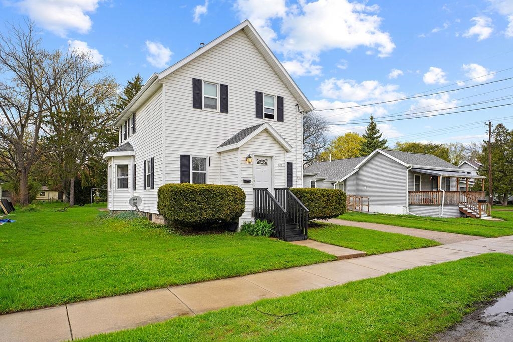318 STERLING Avenue
