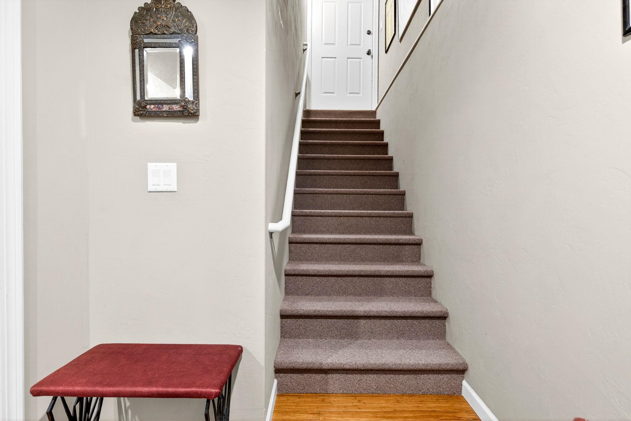 325 E STRATFORD Lane