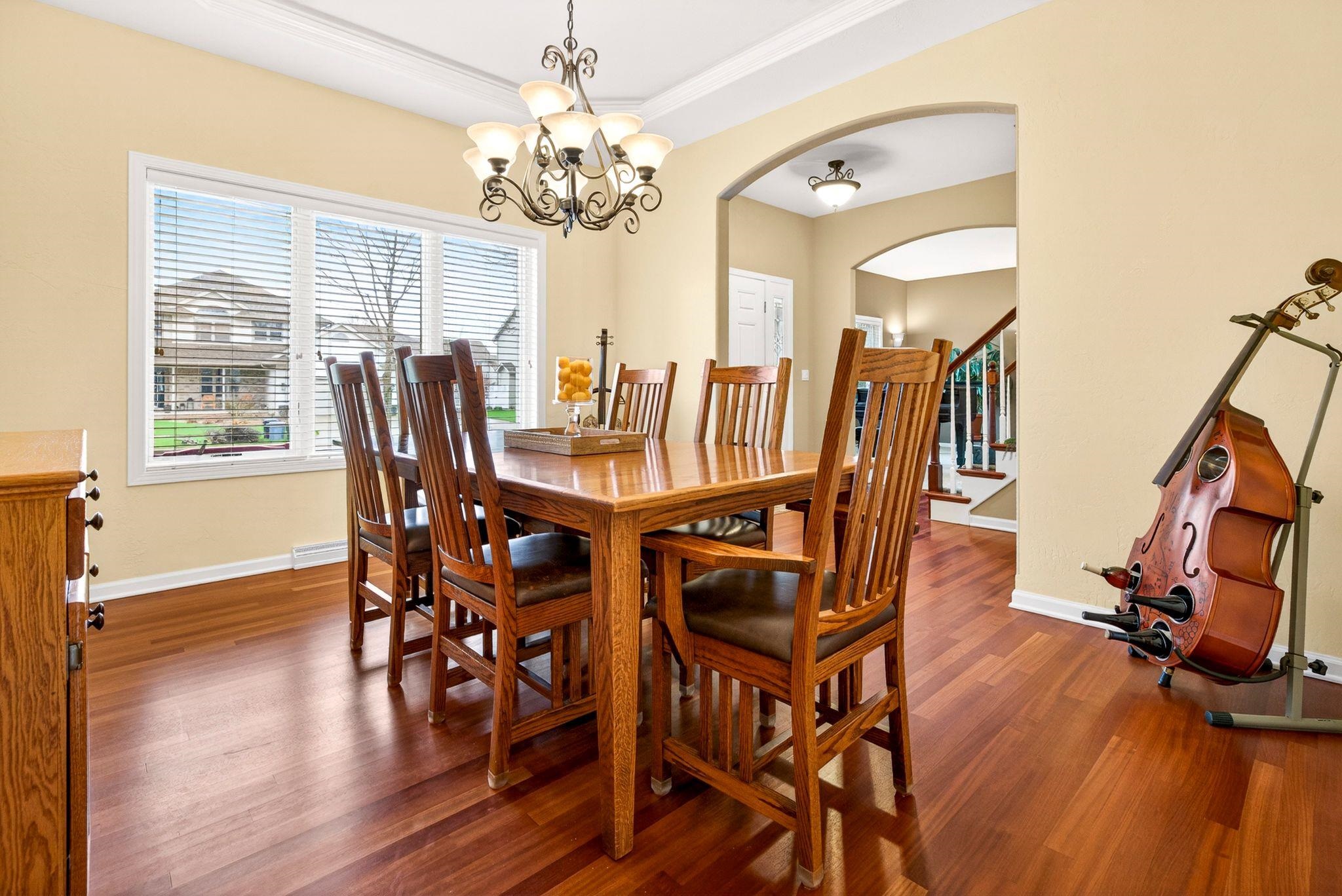 325 E STRATFORD Lane