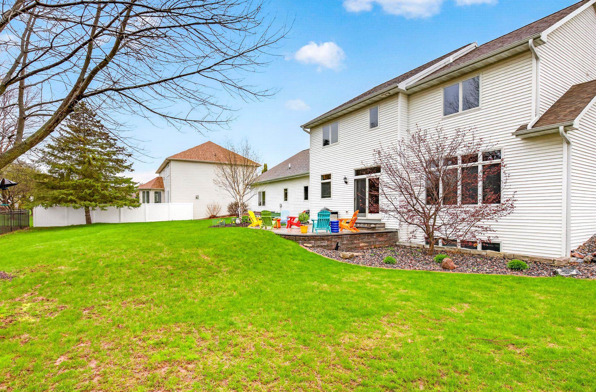 325 E STRATFORD Lane
