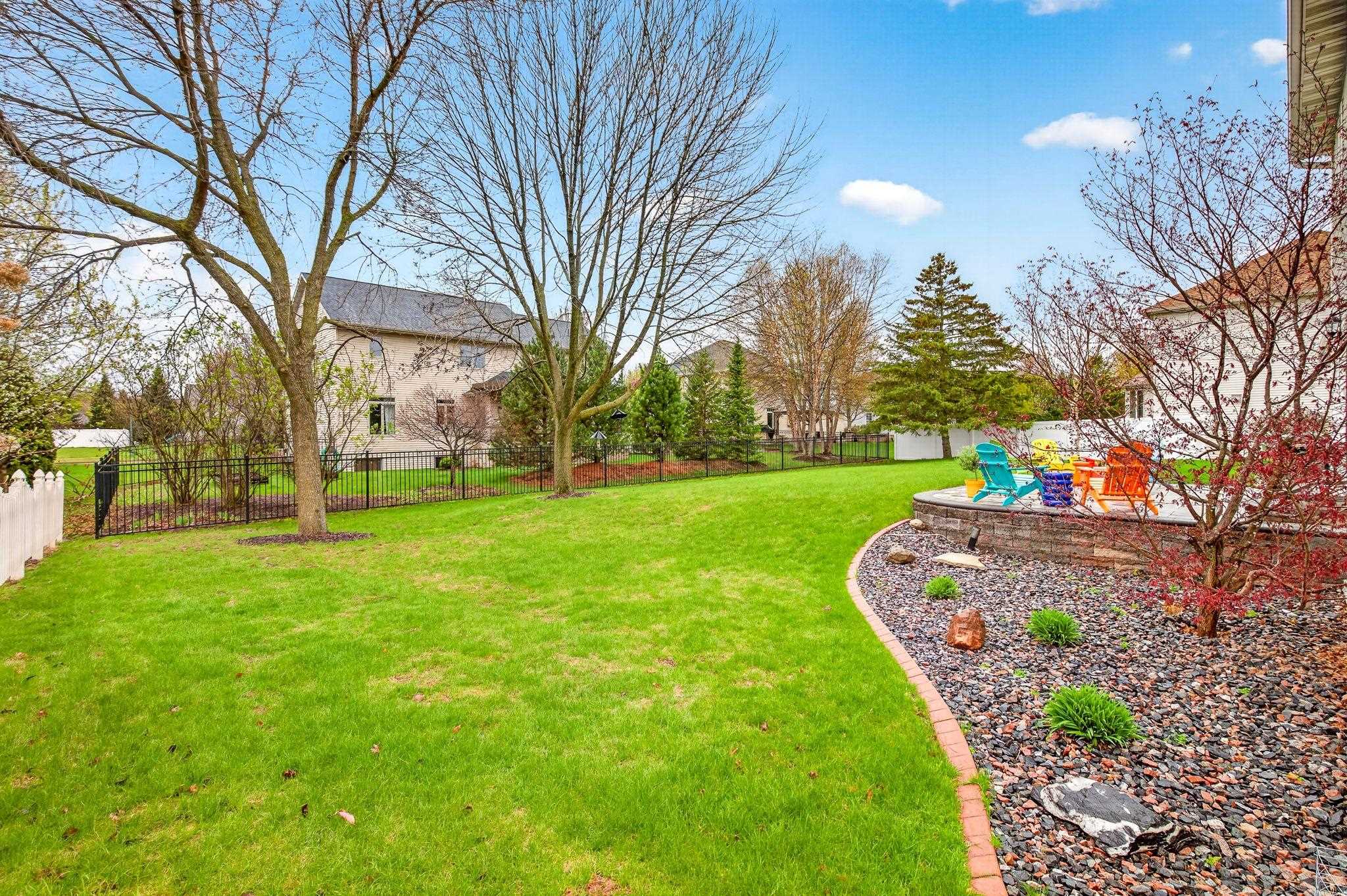 325 E STRATFORD Lane