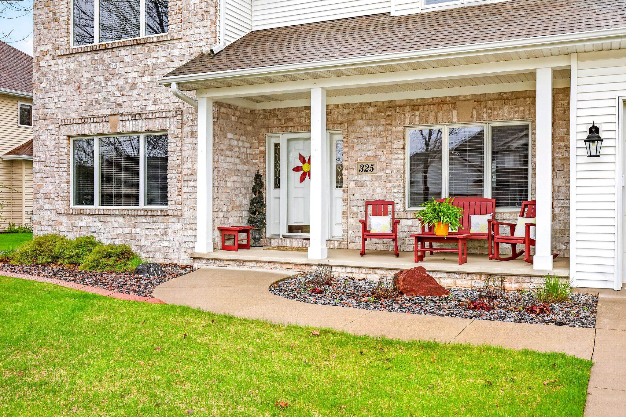 325 E STRATFORD Lane