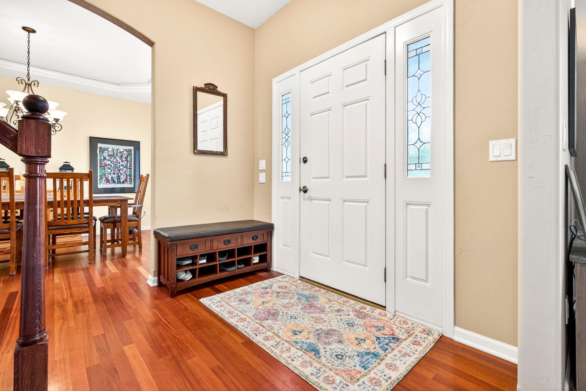 325 E STRATFORD Lane