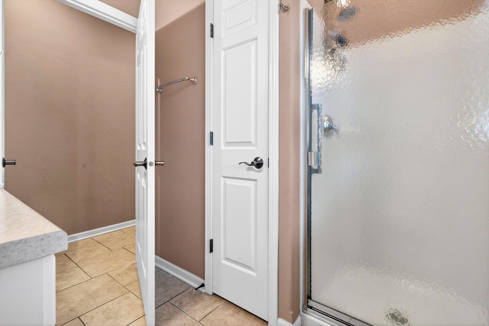 325 E STRATFORD Lane