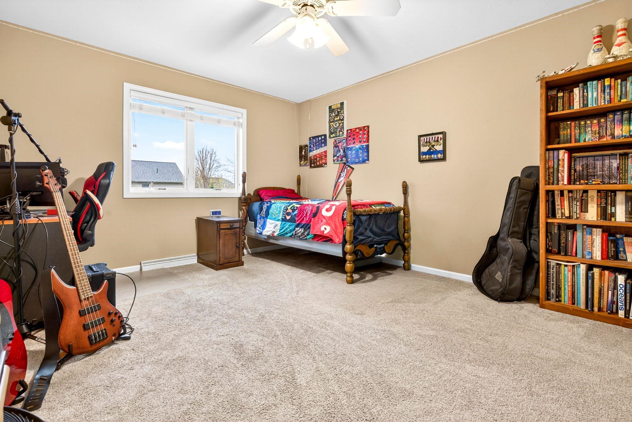 325 E STRATFORD Lane