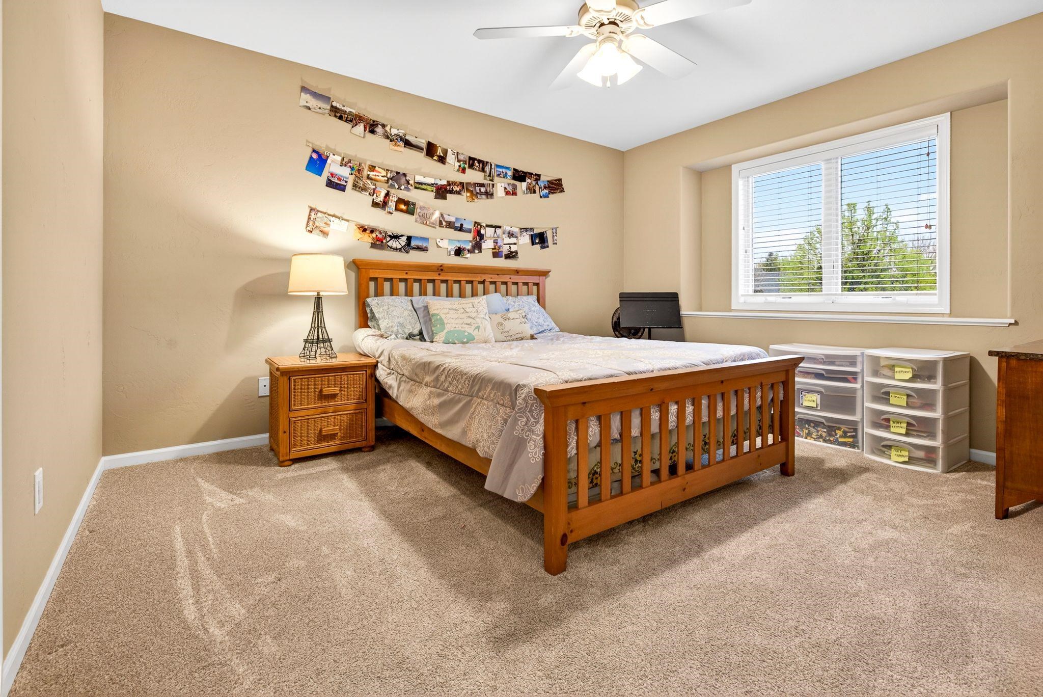 325 E STRATFORD Lane