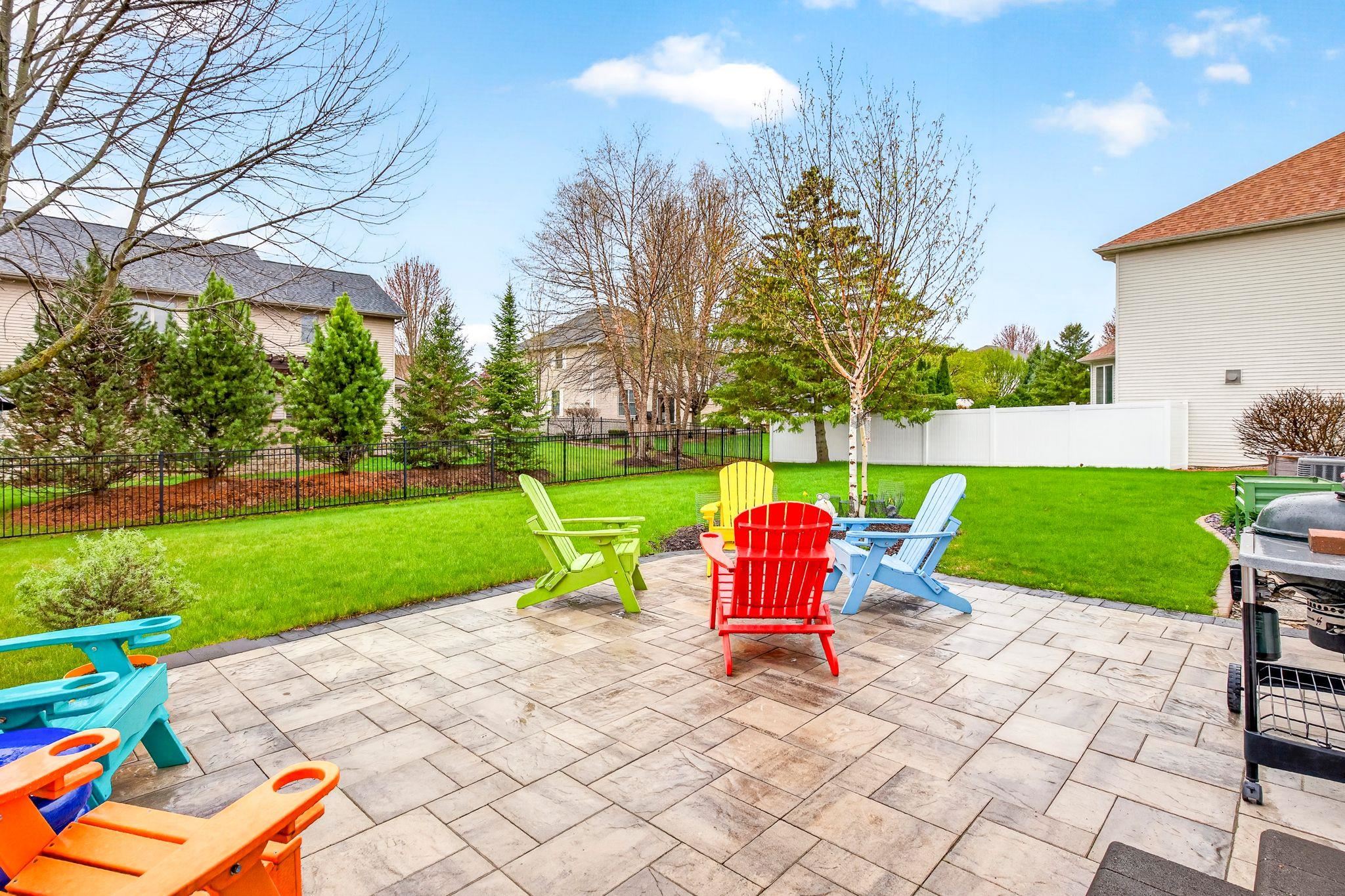 325 E STRATFORD Lane
